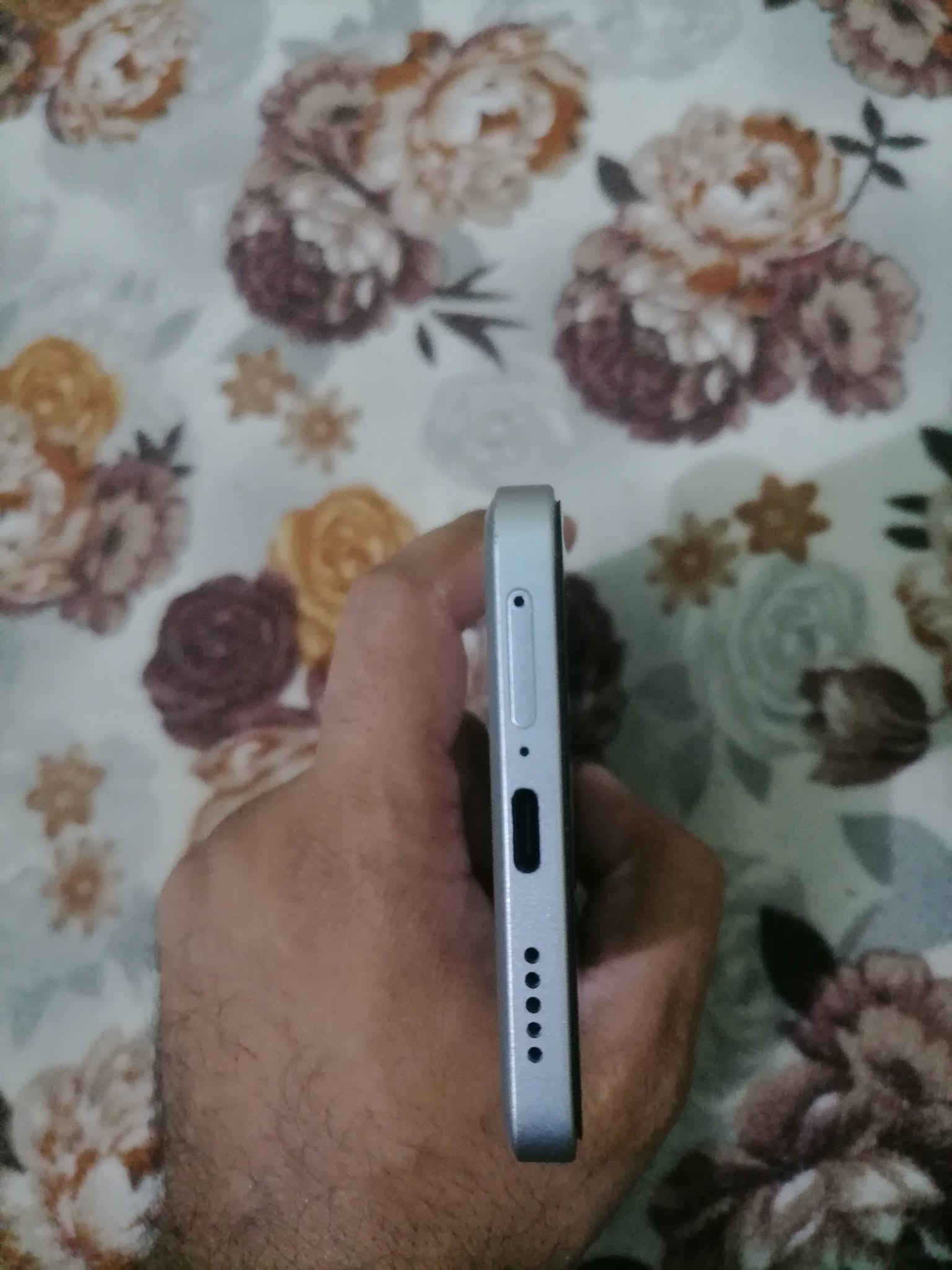 بوكو F6 • ٥١٢ جيجا • ١٢ رام