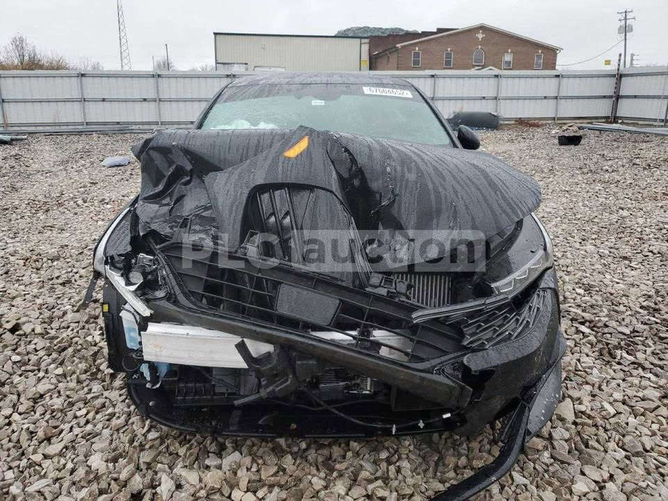 سلام عليكم عندي كي فايف مديل 22 سياره فول فول  بيه حادث بمريكه بس بنيد   في العرق بابتين بس صبغ وباقي  السياره كفاله سعره 135 بيه مجال مكان بغداد الشعب سرايداد رقم *********** بس وساب مروس أو بيع
