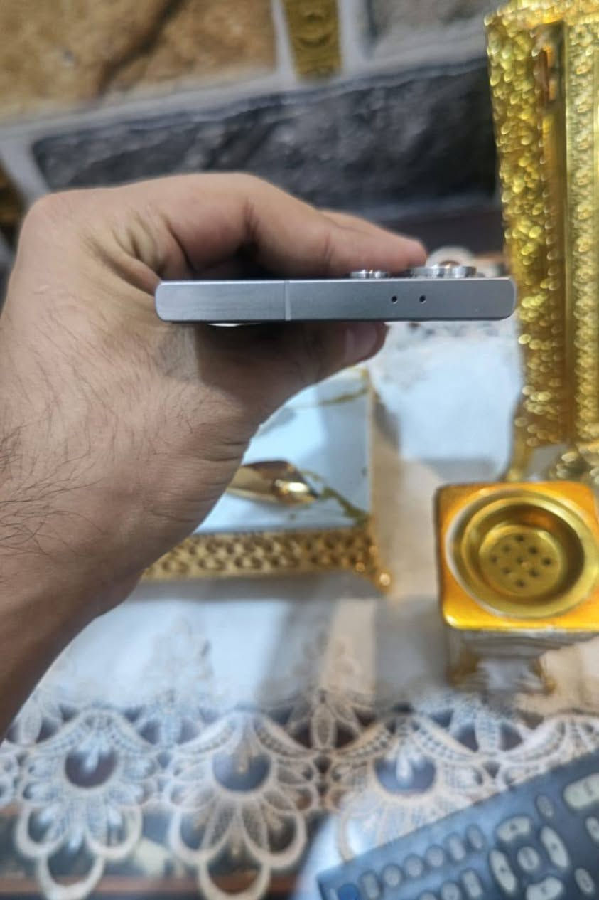 📱 Samsung S24 Ultra للبيع
| 256GB |  12+12GB Ram الذاكره 
🛑مقفول شريحه فقط 
📦 ملحقاته كرتونة وياه أصلية
💯 نظافة 100% - وضع شركة
📍 بغداد - مدينه الصدر 
💰650 وبي مجال بسيط 
رقم الهاتف ‏‪ تواصل واتساب ***********‬‏📞 ‏‪
