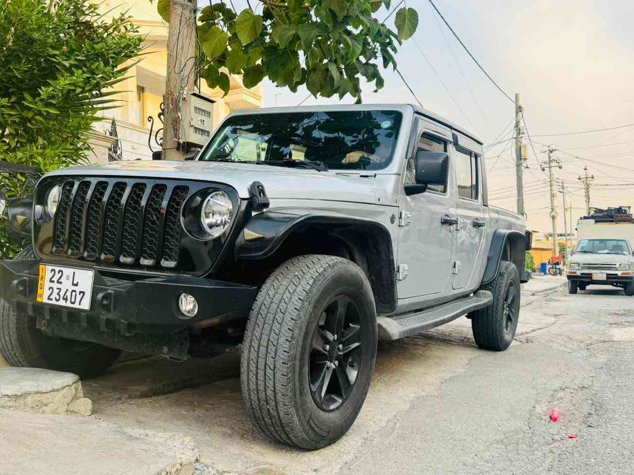 🚙 جیپ گڵادێتۆر ٢٠٢٢ - JEEP GLADIATOR 2022  
​[کوردی - KURDISH]
​● مۆدێل: ٢٠٢٢ (Sport S)
● ڕۆیشت42هەزار میل
● بزوێنەر: V6 3.6L (گێڕ و مەکینە بەشەرت و نەکراوەتەوە)
● سەنەوی و ژینگەی: تا ساڵی ٢٠٣١ تازەیە.
​تایبەتمەندی و تەعدیلات:
​تایەکان: قیاس ٣٥ی تازە (دیمەنێکی زۆر جوانی داوەتێ). 4 جووت تایە
​تەعدیلات: هەموو جوانکاری و تەعدیلاتێکی بۆ کراوە، بێ مەسرەفە.
​سێ پارچە سەقف و دەرگاکان لێ دەبنەوە.
​بسمە و لێخوڕینی دوور، شاشە گە،Apple CarPlay، کامێرا.
​تەبرید دوو پارچە، تەحەکەم سوکان، کارەبای ٢٢٠ ڤۆڵت.
​دۆخی سەیارە:
​تەنها چاملخی دواوە و دەرگایەک صبغە (بێ ناوەوە).
​بجم کەپس، بێ ئێرباگ (وێنەی حادیسە و ڕەقەم شاسی دانراوە).
​تێبینی: سەیارەکە چرکەی تێدا نییە، زۆر خاوێنە، هەموو شتێکی بەشەرتە و هی ماڵەوەیە.
​💰 نرخ: تەنها 255 وەرەقە ($255) و مەجالی تێدایە.

📍 ناونیشان: هەولێر
📞 پەیوەندی: ***********
​[العربية - ARABIC]
​● الموديل: ٢٠٢٢ (Sport S)
● العداد: ٣٦ الف ميل
● المحرك: V6 3.6L (كير ومكينة بشرط، ما مفتوح)
● السنوية: مجددة لغاية سنة ٢٠٣١.
​المواصفات والتعديلات:
​الاطارات: قياس٣٥ جديدة (شكل وحش).
​التعديلات: السيارة مجهزة بكافة التعديلات والكماليات، ما تحتاج اي مصاريف.
​سقف ٣ قطع وابواب قابلة للازالة.
​بصمة وتشغيل عن بعد، شاشة كبيرة، Apple CarPlay، كاميرا.
​تبريد قطعتين، تحكم ستيرن، مأخذ ٢٢٠ فولت.
​حالة السيارة:
​صبغ جاملغ خلفي وباب فقط (بدون دواخل).
​بجم كبس، بدون ايرباك (صور الحادث والشاصي موجودة).
​ملاحظة: السيارة جداً نظيفة، "چركة" ما بيها، استخدام منزلي ومكملة من كل النواحي.
فقط255$دولار) وبي مجال ومعاملة.
🔄
📍 العنوان: اربيل
📞 للاتصال:  *********** أربيل, العراق
