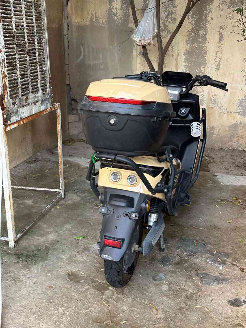 ماطور نضيف 318 نضيف ومابي اي شي السعر 850 وماطور الخ الصغير السعر 250 و مابي اي شي العنوان حي التحرير قرب جامع المستغفرين الرقم ***********
