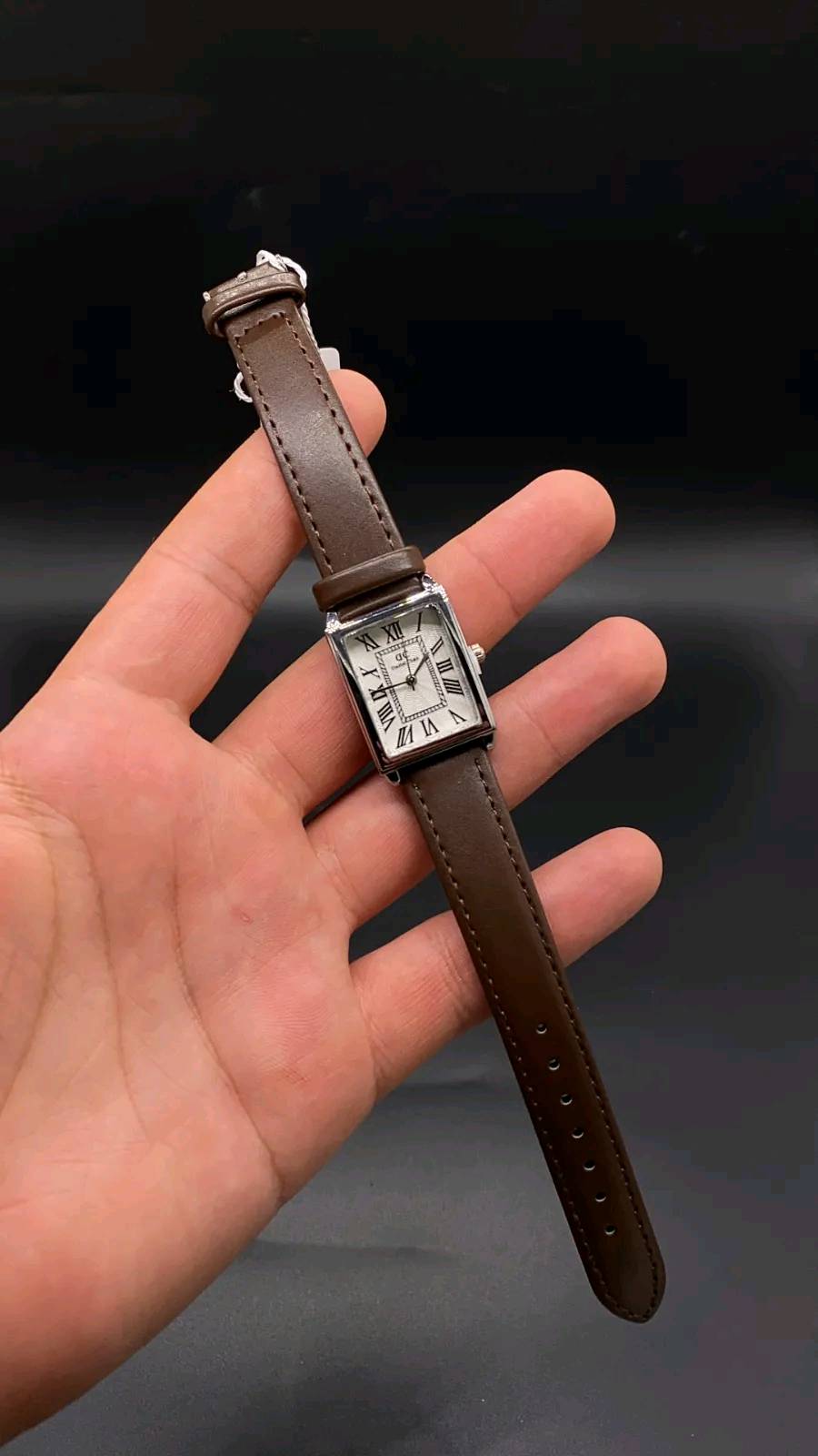 ساعات ماركة DC الفاخرة ✨⌚
متوفر اللون الاسود والبني 🤎🖤
السعر القطعة: 13,000 ✅
والتوصيل: 5,000لجميع محافظات العراق 📦🇮🇶
للطلب أو الاستفسار مراسلة الصفحة 📩 أو ترك تعليق وتتم الإجابة فوراً 🚀او واتساب على الرقم *********** ✨
. 
#ساعات #ساعات_نسائيه #ساعات_رجاليه #ساعات_فاخرة #ساعات_فخمه