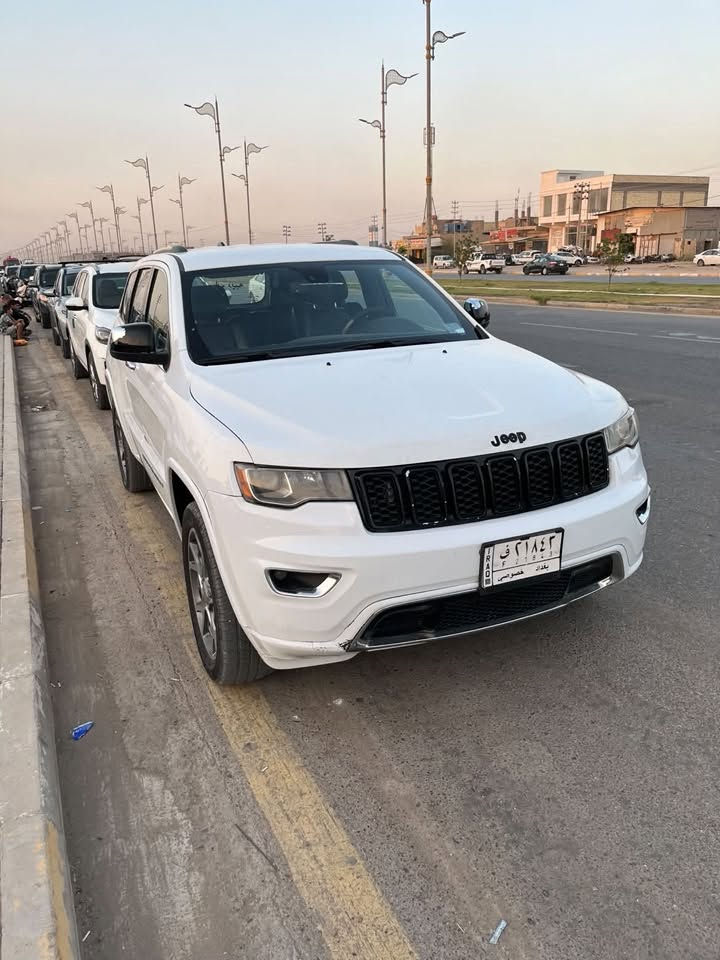 جيب شيروكي لمتدد 2018
وارد أمريكي 
حادثها بنيد وجاملغ 
والجاملغ الأيمن فقط صبغ من دون ضرر
وطخة بسيطه باب الايمن 
صور الحادث موجوده بلمنشور 
السنويه منتهيه 
سياره رقمها بغداد وراعيها صويره
وسياره بصويره
سعرها 183 وبيها مجال بسيط حق الجيه
إذا مو شراي لاتتصل رجاءً 
التواصل على الرقم فقط اتصال
 ‭***********‬
