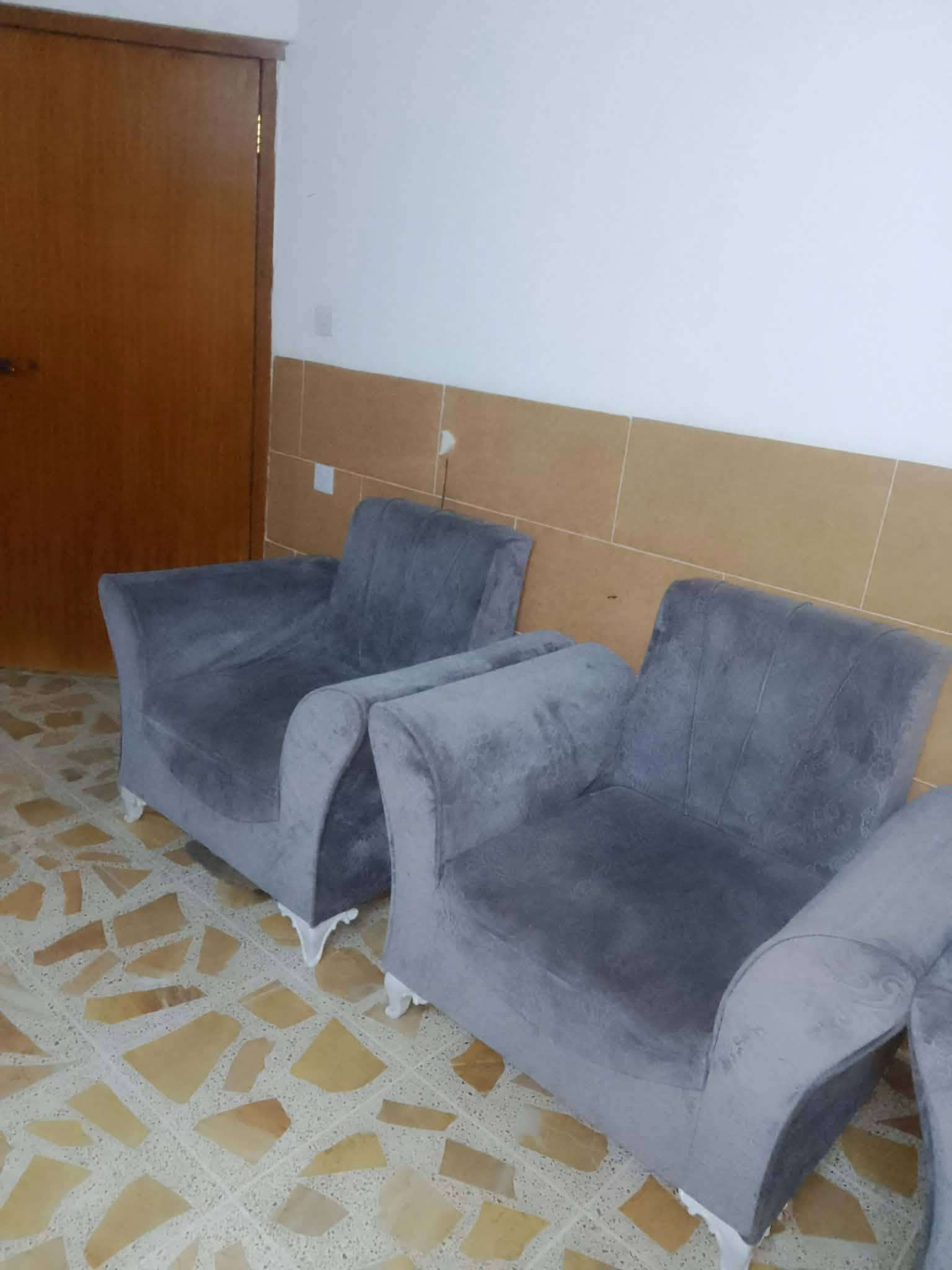 كنبة • ٤ مقاعد • نظيفه
