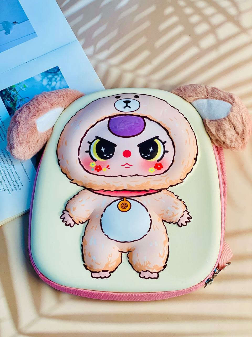 🎒✨ حقيبة لابوبو المدرسية للأطفال ✨🎒  

اختيار مثالي يجمع بين المتانة والأناقة لراحة أطفالك في المدرسة والروضة 🧒👧💖  

تتميز بـ:  
🔸 سحابين لسهولة الفتح والتنظيم 👜✔️  
🔸 حافظة صغيرة تتعلق بالحقيبة لحفظ الأغراض المهمة 🎀🔑  
🔸 جلد قوي يتحمّل الاستخدام اليومي 💪🎒  
🔸 متوفرة بـ 4 ألوان ناعمة وجذابة تناسب جميع الأذواق 🌸🎨  
الارتفاع 30cm
العرض 30cm 
خفيفة، عملية، ومصممة لترافق أطفالكم بكل راحة وأناقة طوال اليوم الدراسي ✨📚

سعر القطعة ١٠ ألف 
🚘يوجد خدمة توصيل لجميع محافظات العراق 
الحجز خاص واتساب ***********
