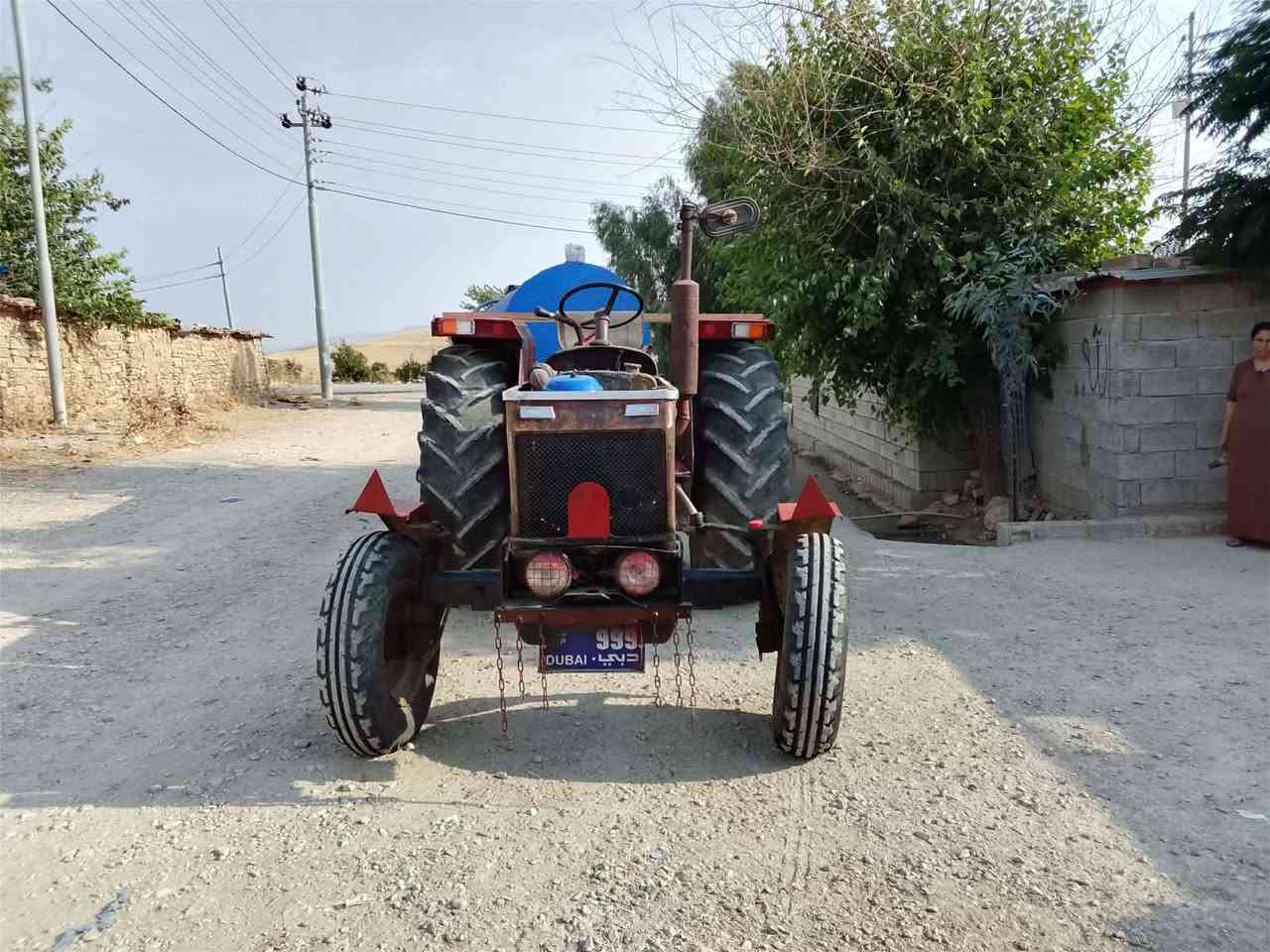 تراکتۆر و تنکرمۆلیدەی لە سە رەبۆ فرۆشتن مۆدیل85 گیر مەکینە بەشەرت سیعر35گەلا ***********

