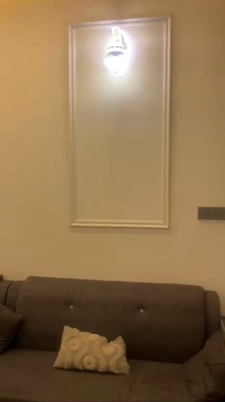 بيت طابق ونص للبيع في منطقه الكزيزه طابو ملك صرف مساحه 75متر الطابق الاول يحتوي على ديوانيه وصاله ومطبخ وصحيات والثاني يحتوي على غرفه جاهزه البناء والثانيه ماكامله السعر 80مليون وبي مجال
واتس ***********
