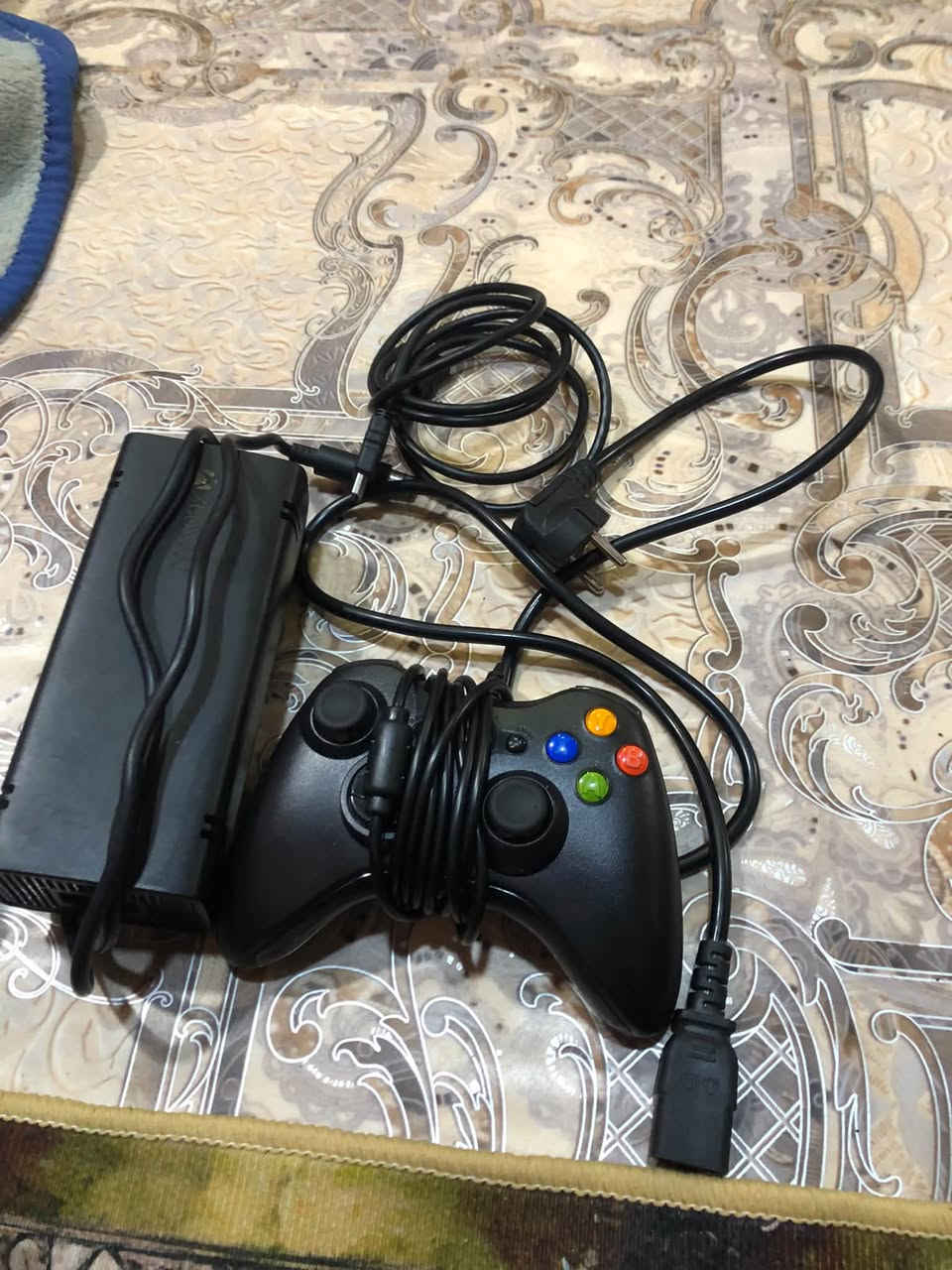 اكس بوكس 360 نول نضافه ما مفتوح ويه جوستك 1 ويه ال اجدي او محوله او بي 15 لعبه كامل مكمل مستعجل عله بيعه 90 او بي مجال قليل الرقم *********** مكاني بصره كرمت علي بصخير
