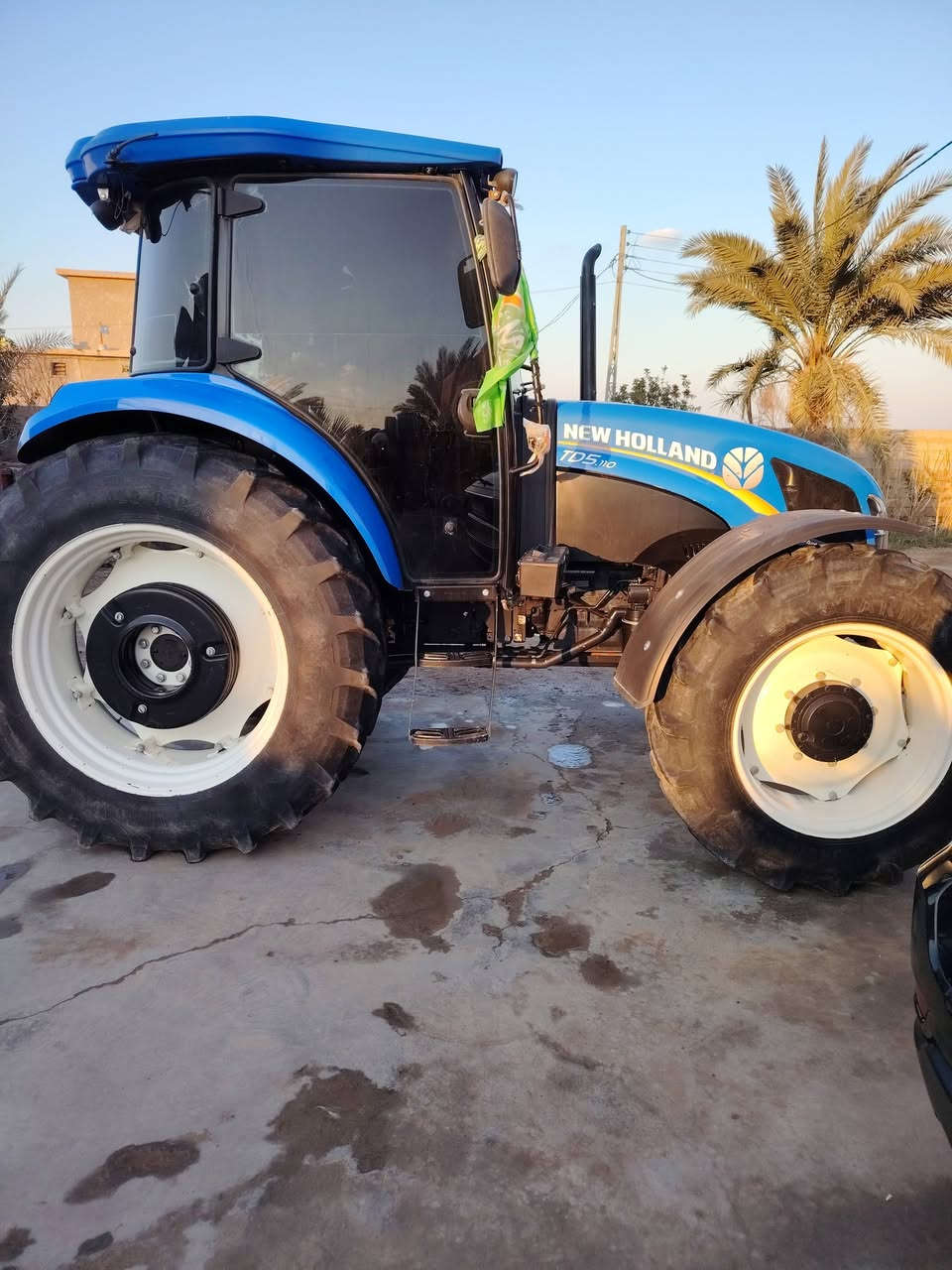 نيوهولند ٢٠٢٢ماشيه ٤٠٠٠بلاديه مال جناي كامله مكمله للاتصال ***********

