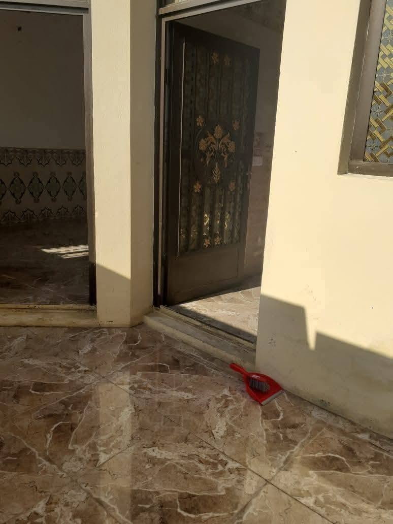 ألسلام عليكم
مشتمل للبيع طابو صرف بأسمي 

 ألمساحه  100 متر (   وجه 7 وربع    )   (  نزال  14  ) 
بناء طابوق شارع 10 متر يحتوي على ألطابق ألأرضي  (  أستقبال  / مطبخ  / صاله  / حمام  / منور  / غرفة نوم  ) 

 ( ألطابق ألثاني يحتوي على ( غرفة نوم سويت  /  غرفة نوم صغيره  )  

العنوان شارع أبو ألنسور حي ألأمين مقاطعه 17 خلف أسواق ألمصطفى  بالقرب من ثانوية ألروانق 

ألسعر  (  80  )  وبي مجال قليل

 للأستفسار  ألأتصال على صاحب ألعقار  

(  ***********  ) 
(  ***********  )  أبو حسام
