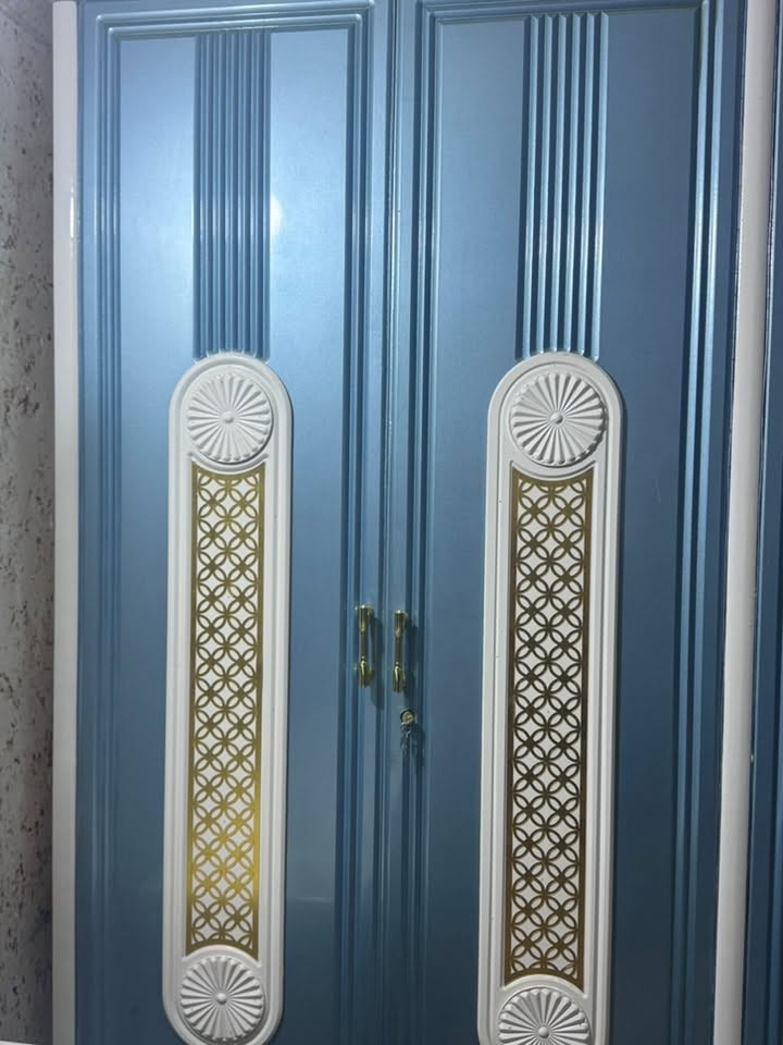غرفه نوم للبيع جديدة ما مستخدمه بس مشدوده شغل عراقي تصميم تركي كامله جرباية هم وياها كاملة 1400وبيها مجال بغداد الامين الرءاسة ***********
