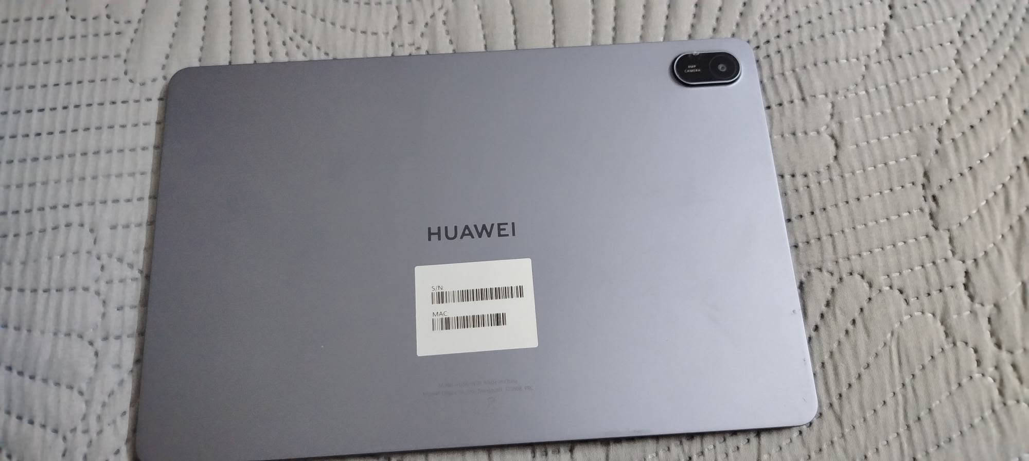 ايباد Huawei MatePad SE 11 وبسعر 350 وبي مجال الرقم *********** أو خاص

نص مكتوب في الصور:
- الشاشة
- • الحجم: 11 بوصة
- • النوع: TFT LCD / IPS
- • الدقة: 1920 × 1200
- • كثافة البكسلات: 207 PPI
- • الألوان: 16.7 مليون لون
- • تغطية الألوان: 100% sRGB (بحسب صفحة هواوي التي راجعتها)
- • نسبة الشاشة إلى الواجهة: حوالي 85%
- • معدل التحديث: 60Hz
- الأداء
- المعالج: Huawei Kirin 710A
- ثماني النواة: CPU
- 4 × Cortex-A73 2.0 GHz بسرعة
- 4 × Cortex-A53 1.7 GHz بسرعة
- GPU: Mali-G51 MP4
- الرام: تتوفر نسخ 4 / 6 / 8GB
- التخزين: 64 / 128GB
- نسختك حسب كلامك: 128GB + 8GB RAM
- البطارية والشحن
- البطارية: 7700mAh (القيمة النموذجية)
- السعة المقدرة: 7600mAh
- شحن سريع: 22.5W
- USB-C
- البطارية داخلية وغير قابلة للإزالة.
- المستشعرات
- • مستشعر الإضاءة المحيطة
- • مستشعر الجاذبية
- • تحديد الموقع عبر Wi-Fi
- القلم
- يدعم HUAWEI M-Pen lite، لكن توفر القلم ضمن العلبة يعتمد على الإصدار/السوق؛ هواوي تذكر أنه مرتبط بإصدار
- Stylus Set. HUAWEI
- الاتصال
- • Wi-Fi: 802.11 a/b/g/n/ac
- • يدعم 2.4GHz و 5GHz
- • Bluetooth 5.1
- • USB Type-C USB 2.0
- • يدعم OTG
- • لا يدعم شريحة SIM/ اتصال خلوي في المواصفات المذكورة.
- الحجم والوزن
- • الطول: 252.3mm
- • العرض: 163.8mm
- • السماكة: 6.9mm
- • الوزن: حوالي 475 غرام
- الكاميرات الخلفية: 8MP فتحة 2.0/f Autofocus تصوير فيديو حتى 1080p الأمامية: 5MP فتحة 2.2/f Fixed Focus تصوير فيديو حتى 720p الصوت 4 سماعات ميكروفون واحد Huawei Histen 9.0