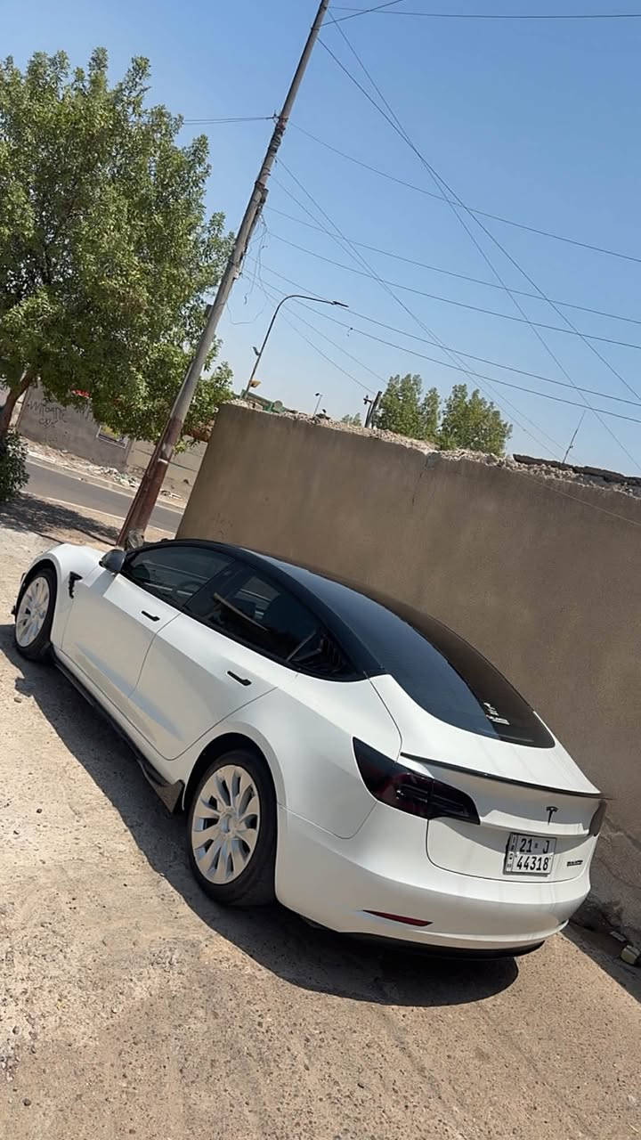 شلونكم حبايب
سيارتي للبيع تيسلا موديل 3  تك ماطور 2023  

تمشي بلشحنه من 420 الى 450 كيلو

السياره اونلاين وع شرط اول سياره تجيني التحديثات ومحدثه ومربوطه فون كي 

السياره ماشيه 19 الف بس وحادثها موجود بدون ايرباك وبدون كلشي مكفوله من كل الدواخل وع ايدي 
قطعه تبديل نفس اللون وبيها اماكن pdr بس

مكفوله شاصي لغد كلشي   

السياره عليها عازل حراره وتضليل اصلي 

عليها كت كامل من كلشي ببالك 

كفر كامرات

بردات

لحيه اصليه 

دوسات 

دفيوزر وياها جايني بطريق
سبايدر 
سكوبات

 ستيرن كاربون اصلي ألياف حقيقيه مو تغليف مائي

مفصل مال شاشه متحرك ويه الستاند 

داخل كله لد اللوان ع تلفون  

شاشه خلفيه ضايف الها 

كت داخلي  كاربون وكنتارا 

شاحنه متغيره 

السياره جديده  وع ايدي ومتحتاج مصرف اصلا 

مكانها بغداد شارع فلسطين

رايدها ب 170 وبيها مجال بسيط 🤍 

رقمي ***********
