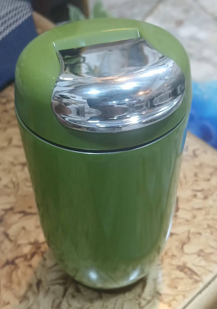 كوب حراري ستيل وبنفس الوقت مطاره نوعيه جديده وراقيه السعر بلاش /٢٠٠٠ دينار فقط
الحريه /*********** /  واتس اب
