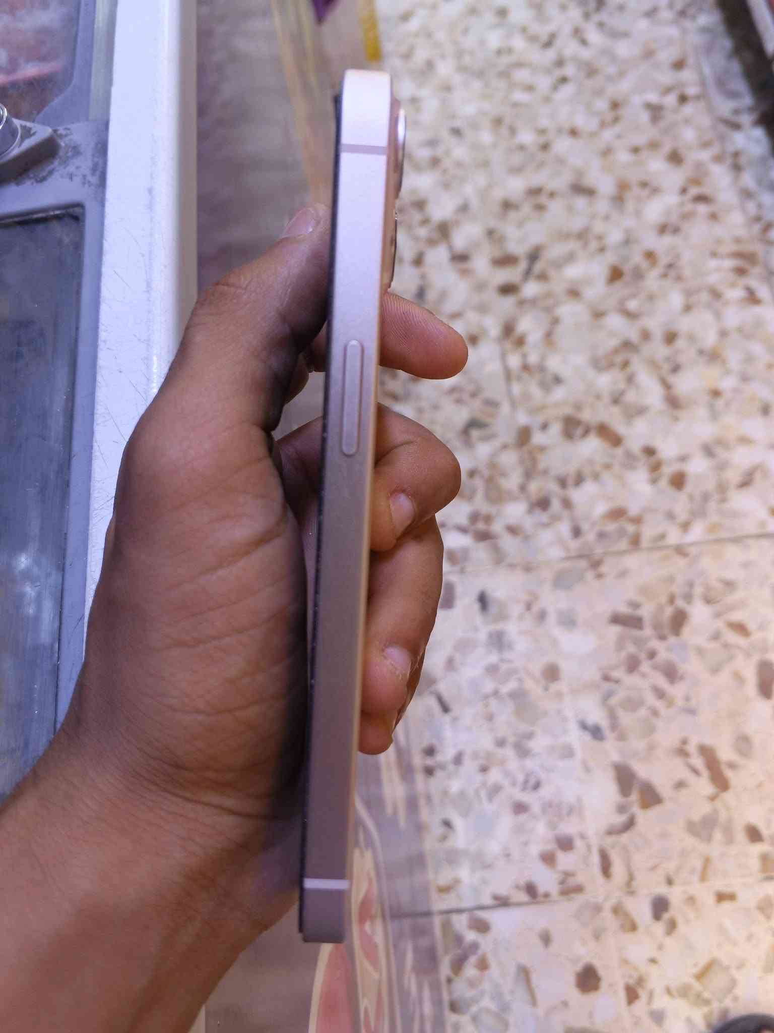 السلام عليكم
جهاز ايفون 13 العادي جهاز نضيف ومابي شي لا مبدل بطاريه ولا مبدل شاشه الذاكره 128 والبطاريه 93 
السعر 500 وبي مجال بسيط 
العنوان بغداد البياع سويب 

الرقم ‏‪***********‬‏
