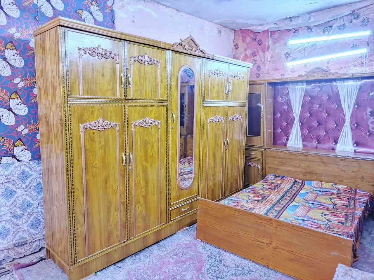 غرفه اخشاب خمس ابواب ملحق للبيع ***********السعر 700صاج الزاويه كنتوريه موديل حديث نض
