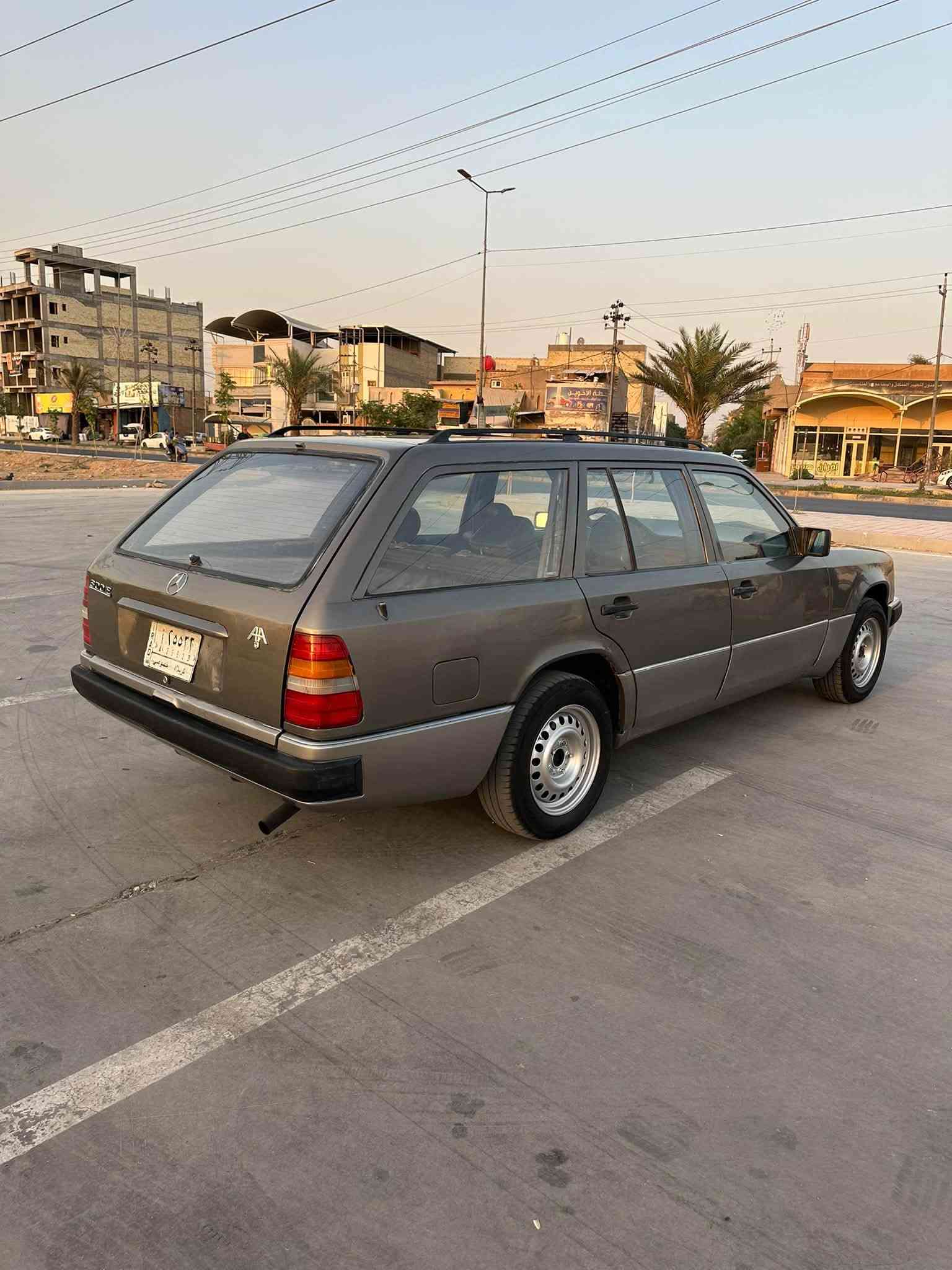 للبيع مرسيدس دب موديل  1988
محرك بطه 2500 
محرك جديد
كير جديد
مصبوغه عام للجماليه
رقم كربلاء تحويل 
تخم تاير نضيف
المكان النجف 
السعر 50 وبيه مجال
منضومة غاز 60 لتر
للاستفسار ***********
