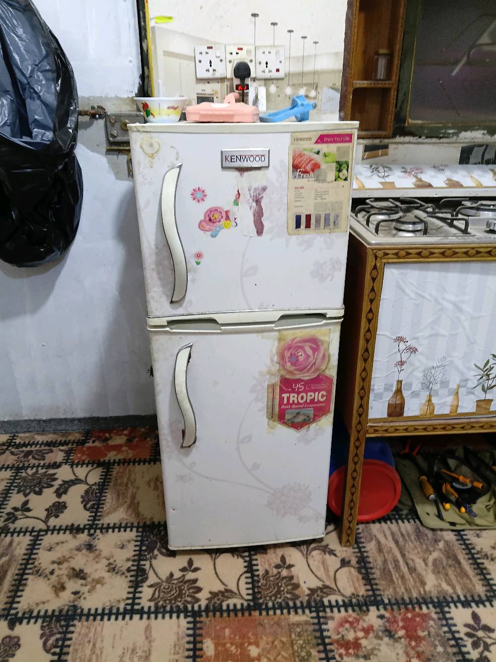 براد • ثلاجة • شاشة