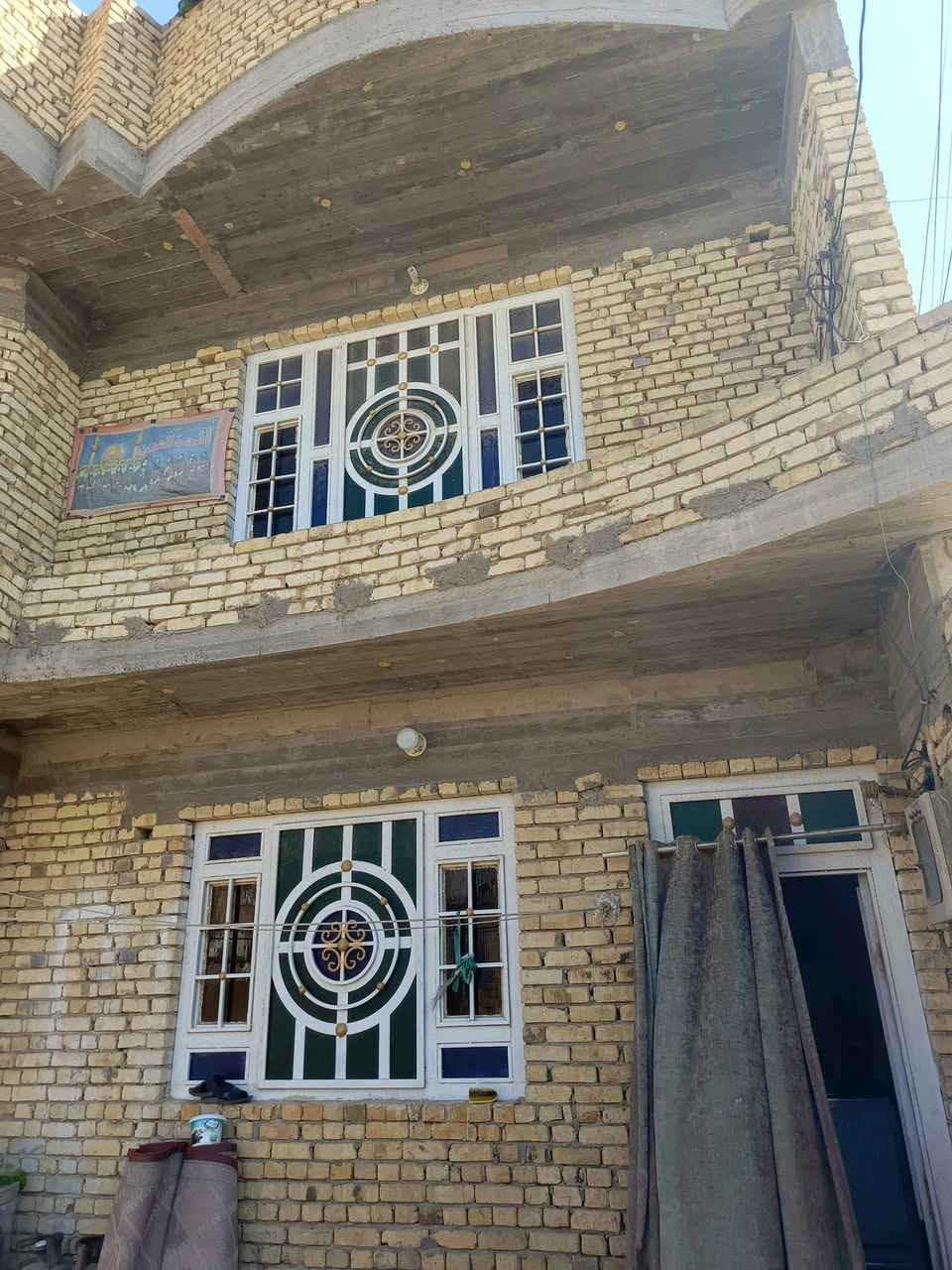 بيت للبيع
المساحة 200متر 
العنوان حي جهاد  بداية السوق المسقف
للاستفسار الاتصال على الرقم
***********
