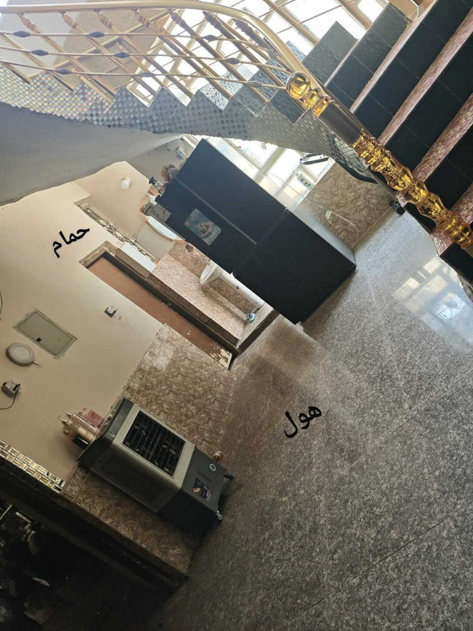 السلام عليكم
عدنه بيت 250متر  لبيع 
طابقين 
لطايق الاول 
يحتوي ع مطبخ كبير خارجي 
هول عدد 2
صاله 1
غرف نوم 2

صحيات خارجيه 
صحيات داخليه
طابق الثاني
غرفه عدد2
هول
مخزن اضافي
  نادر شارع الكبان
الرقم ***********

