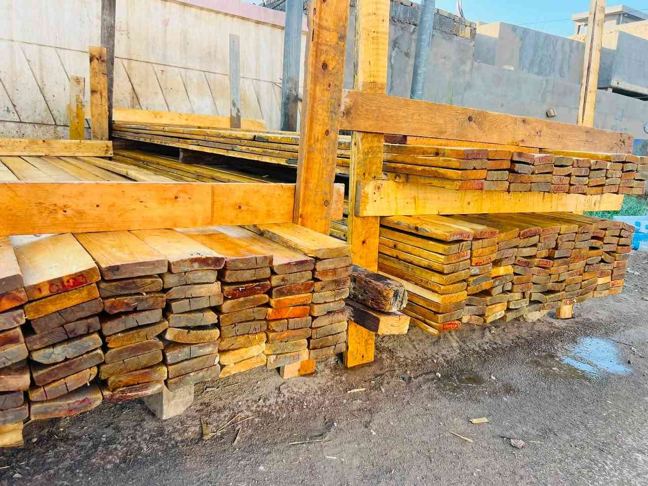 قالب للبيع يدك 100 متر شغله وحده السعر مناسب  ***********
