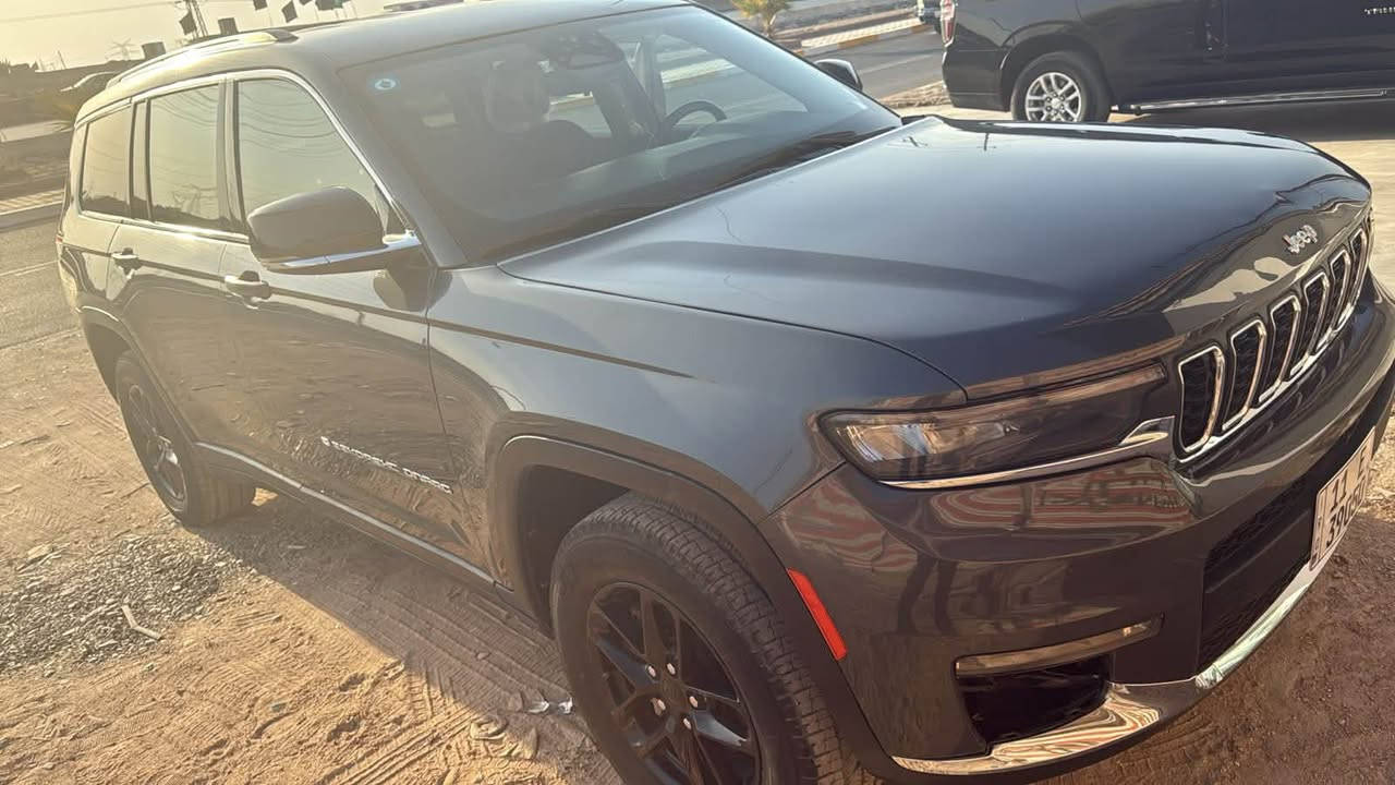 جراند شيروكي • ٢٠٢٢ • وارد أمريكي