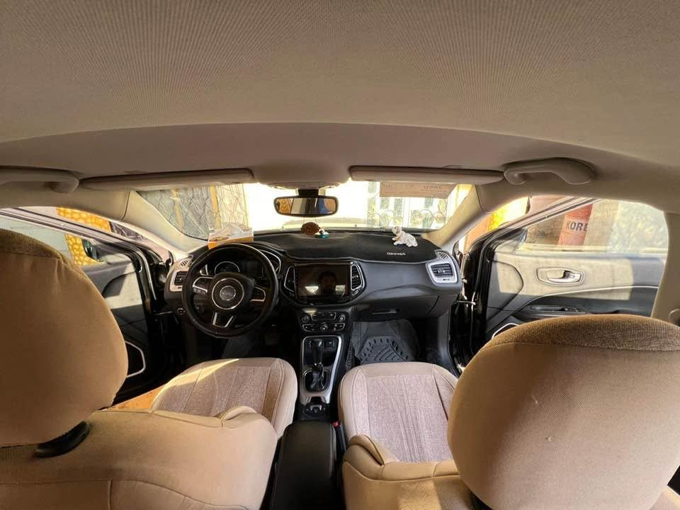 للبيع: جيب كومباس (Jeep Compass Latitude) موديل 2019
: محرك 2.4L تنفس طبيعي (اقتصادي ومرغوب) مع كير أوتوماتيك 9 سرعات.
 
: المحرك، الكير، التبريد، والحدادية كلها مكفولة وبشرط الفحص والتقليب.
 الممشى: 120 ألف كم فقط).
 المواصفات:
 شاشة أندرويد كبيرة حديثة.
 كاميرا خلفية.
 تشغيل بصمة + دخول ذكي.
 نظام قيادة متعدد للأوضاع (Auto / Snow / Sand / Mud).
 تحكم استيرن كامل + مثبت سرعة.
 دوشمة وتخم كشنات مرتب.
 ويل كوب حجم كبير.
تبريد ثلج بعد معروف امريكي تبريده شلونه
 الحادث والأصل: وارد أمريكي، تصليح درجة أولى مرتب، مكفولة من الصبغ والمعجون (يوجد فقط تعديل بارد بسيط جداً بالباب الخلفي الأيمن بدون صبغ)، والأيرباغات مكفولة.
: تحويل مباشر وباسم صاحبها،سياره  جاهزة للتحويل فوراً.
ما تصرف عليها
 السعر:120 ورقه وبيها مجال بسيط بعد المعاينه
للاستفسار 
وقمي ‭***********‬
