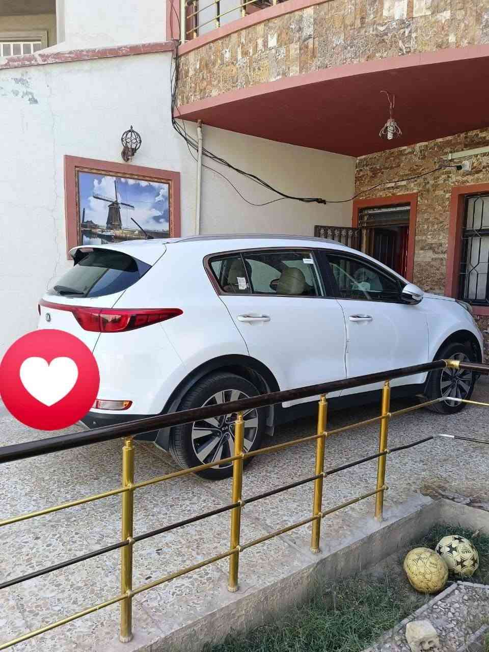 كيا سبورتج 2017 خليجي رقم بغداد مكفول كفالة عامة من الصبغ والبارد والكير والمحرك.
حساسات امامية وخلفية 
مري شفط 
كشنات جلد
5 ويل كب 
تخم تاير جديد 
كامرة خلفية 
ثلاث انظمة قيادة 
اشاير بل مري
محرك 2000 دوش
تحكمات ستيرن 
تبريد قطعتين 
لد امامي نهاري ولد ليلي 
السعر 168 ورقة
***********
