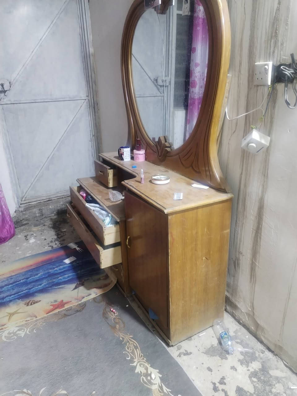 السلام عليكم كنتور صاج ابو 5بيبان نضيف كلش ويا ميز مرايه ثنينهن ب140وبي مجال بسيط
مكاني الكماليه 
***********
