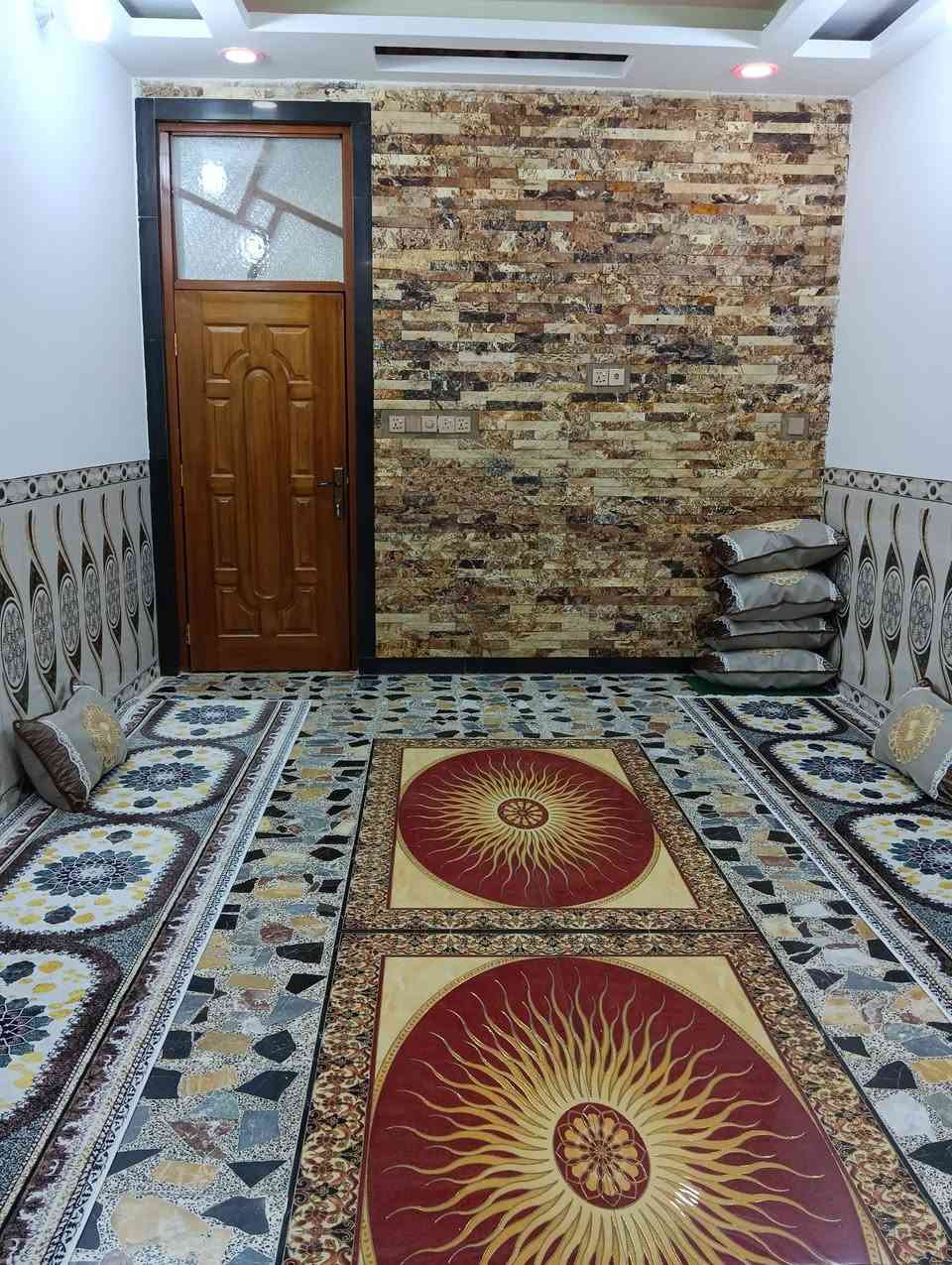 بيت للبيع مساحة ١٥٠متر طابقين استقبال ومطبخ واربع غرف نوم وحمامات ثنين ومناور ثنين بيت رفت بناء حديث حي النصر الاولى شارع صالون سارة رابع فرع على يسار قريب على سوق البيت مالية رقم الهاتف ***********
