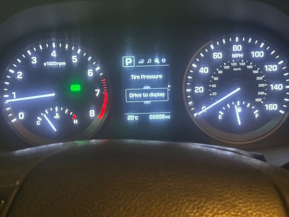 السلام عليكم
توسان وارد أمريكي

موديل 2018 رقم  بغداد باسمي 

ماشيه 66 mi كرسي كهرباء

مبدل بيه بنيد فقط

سعر 180ورقة وبيه مجال

للاستفسار *********** أو***********
