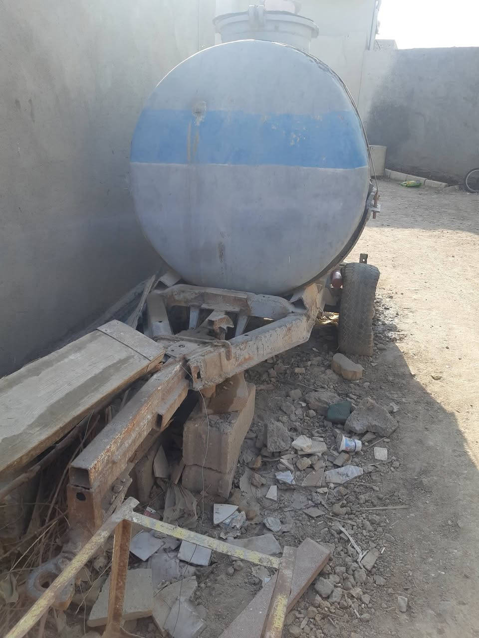 مقطورةروسية سعة 2 طن ألمنيوم (فافون) ثقيل نظيفة وجاهزة السعر مليون قفل الكرنه الشرش
***********
