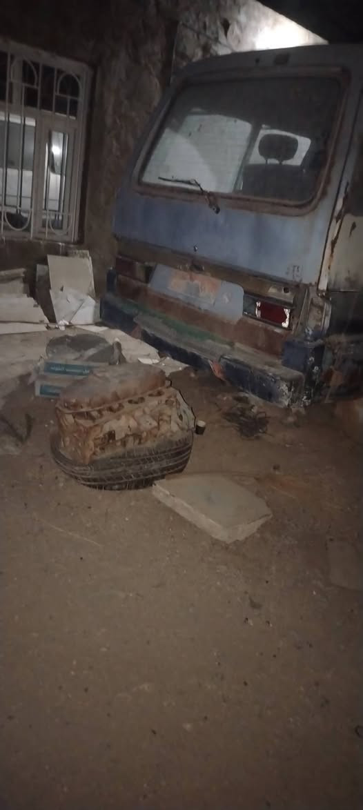 بسته للبيع كوم حديد ما بيه محرك برميل او اله تايرات كشره نضيف السعر ١٥ او بيه مجال قليل المكان النجف ناحية العباسيه للاستفسار الاتصال على الرقم *********** بي واتساب
