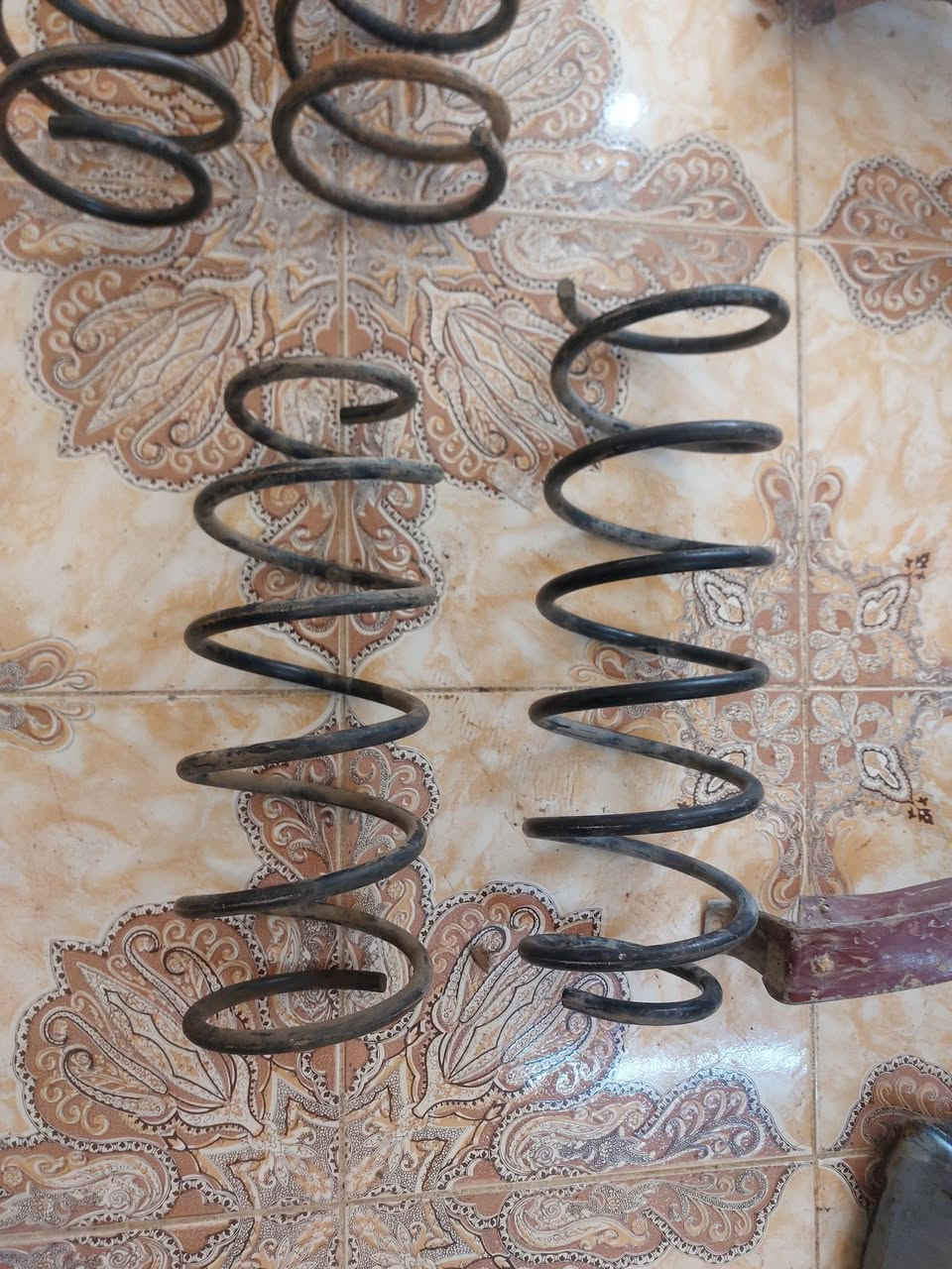 السلام عليكم.  لوي لسيارات كلايزر7راكب موديلات 91_95. سعر25الف. كما يوجد لدينا توصيل لجميع محافظات العراق وتساب او اتصال ***********
