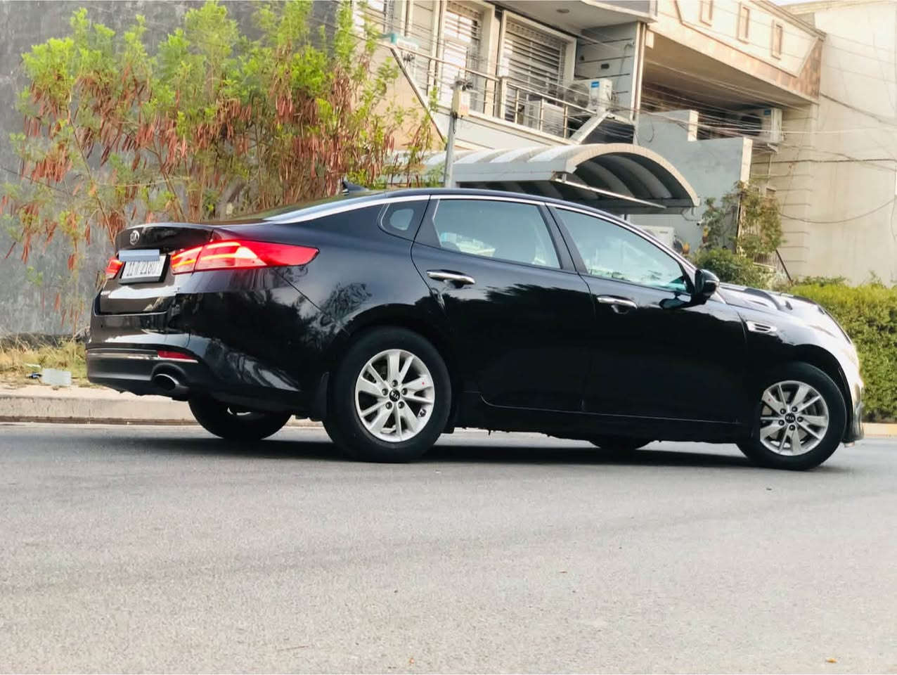 كيا اوبتما ٢٠١٦ امريكي حادثه مرفق بالصور رقم بغداد بأسمي سنويه وهزة ولوحات جديدة
بيه صبغ بنيد وصندوك وفوك يدات البيبان عكس السايق ونص الجاملغ الامامي بدون تبديل كله ليبل واحد وبيه خصرة(دحجة) بسيطه بالشاصي
 الشواصي والتكم مكفولة من الگص واللحيم  
مكينة ٢٤٠٠ (جي دي اي) لاا تبخير ولا تنقيص وتبريد ثلج وصدر وتايرات جدد ماشيه ١٢١  الف ميل
بدون شخوط ولا بارد صافية السيارة 
شاشه وكامرة دوارة وحساسات وتحكم ستيرن
٣ وضعيات قيادة
السياره جاهزة وعليه ادامة 
مكاني بغداد الكرخ
السعر ٩٨$
***********  وبي واتساب
