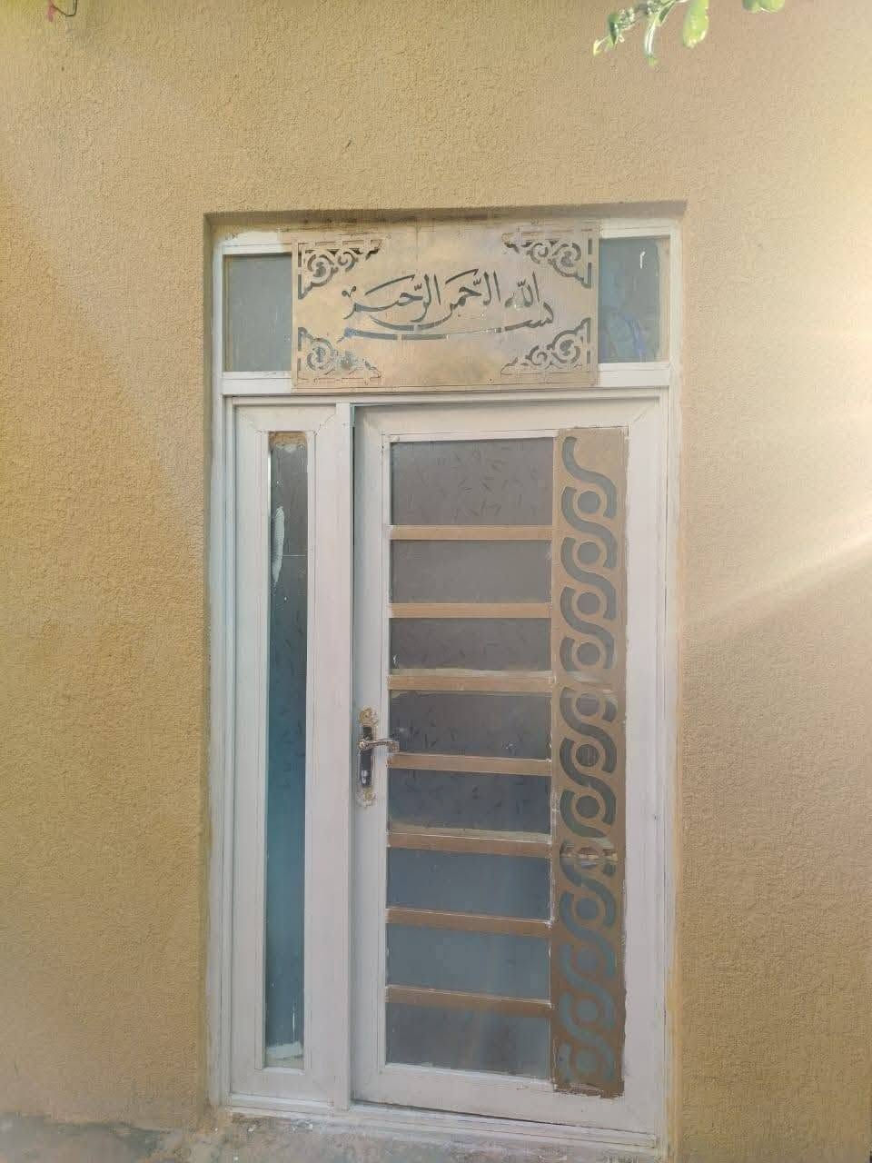 يرهم اقساط....
بيت للبيع بموقع مميز ويدبسعر مناسب
يقع الدار،ثاني بيت عن التبليط 
العنوان كربلاء -الحر-سواده مدرسه حسام   عن الامام الحسين6كم
التفاصيل
المساحه 100متر طابق واحد ودرج خارجي الى السطح
يتكون من غرفتين ومطبخ وصاله واستقبال وطارمه وصحيات
سند25 باسمي بي اقرار محكمه
البيت نظيف جدا جاهز لسكن
خدماته كلهن كاملات من مي ومجاري وكهربلا وتبليط

السعر 42 قابل للتفاوض
يرهم قسط فقط اذا مقدمه35
والباقي قسط ويصير،سعره بالاقساط45
ارجو التواصل واتساب سيتم تحويلك هنالك لراعي الملك مباشر
***********
