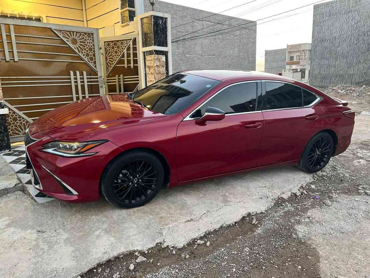 السلام عليكم لكزز ES 350   بانزين 6 سلندر بدون صبغ السياره كلين رقم دهوك شرط التحويل
السعر 248$ 
مكن السيارة ناحية الزاب 
***********
