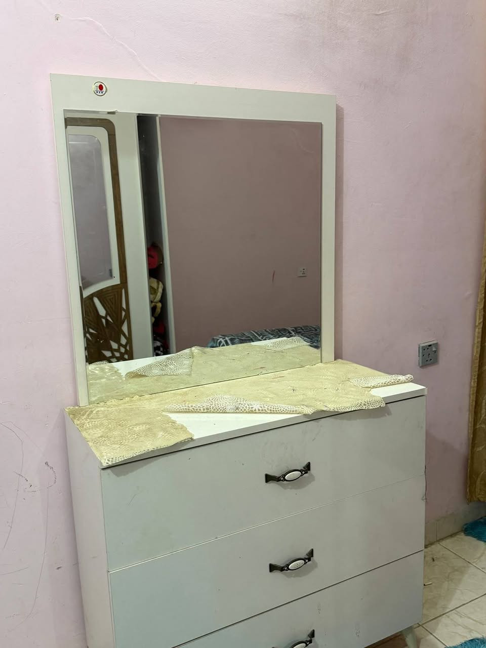 غرفه ٣ قطع نضيفه

مكانها دارتو سعرها 325 وبيها مجال 

رقم الهاتف ***********
