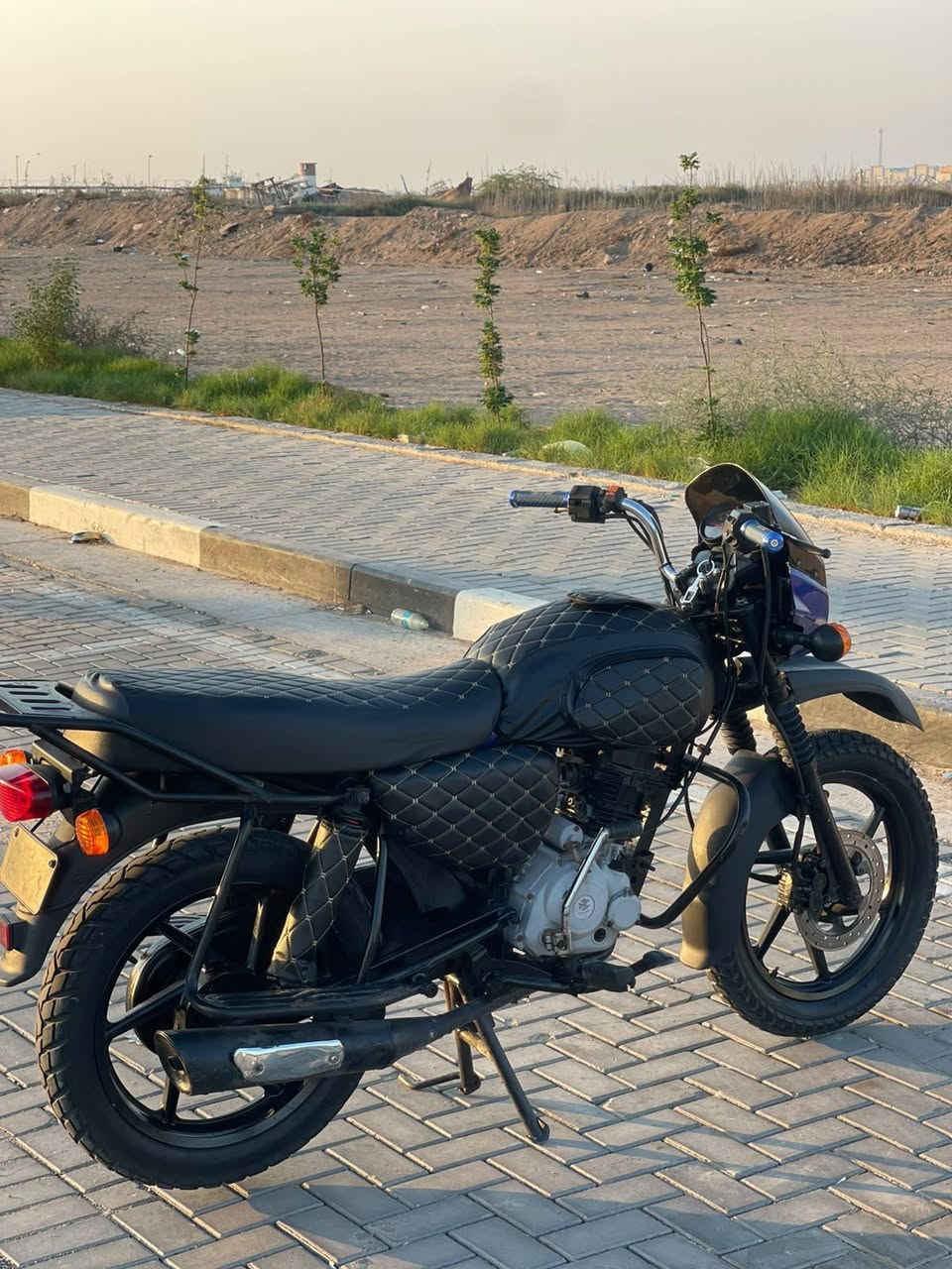 هندي بوكسر للبيع
كهربائيات سلف كله شغال 
تايرات جدد 
صدر جديد 
محرك ما مفتوح 
سعر 1150 وبيها مجال 
ملاحظه بس الشراي يتصل 
واتساب فقط ***********
