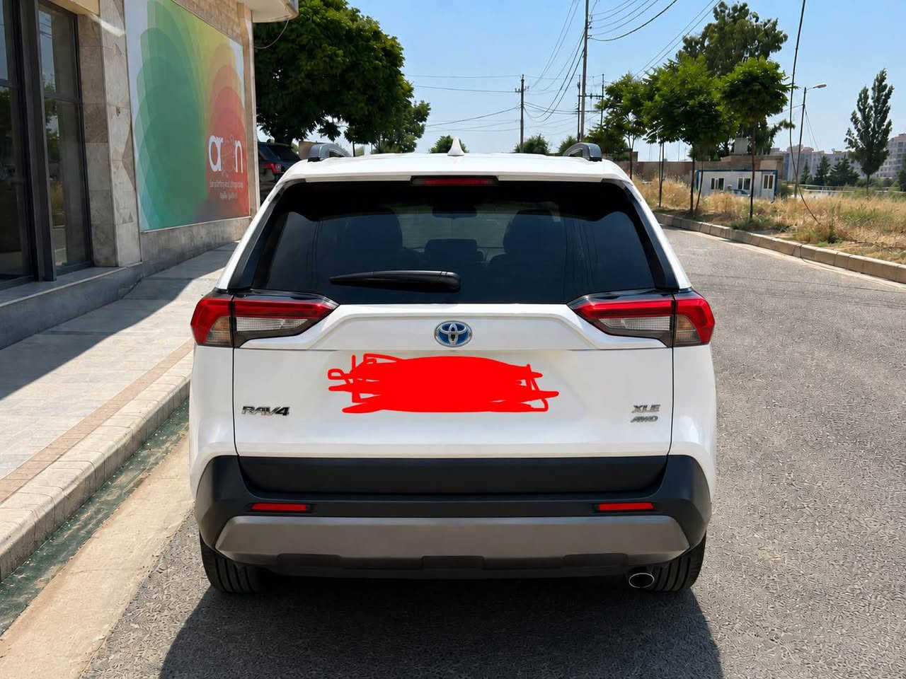 المحرك: 2.5 لتر، 4 أسطوانات (بسطون)  l(Interior & Convenience)المقاعد: مخمل (قماش عالي الجودة)فتحة سقف: متوفرة تحكم كهربائي كاملالتشغيل: بصمة دخول ذكي وزر تشغيل المحركالمكيف: أوتوماتيكي ثنائي المنطقةالنظام الصوتي: شاشة لمس مع بلوتوث، ومداخل USB و AUXأنظمة الأمان والقيادة (Safety & Driving Modes)أنظمة القيادة: وضعيات متعددة (ECO للاقتصاد في الوقود، و SPORT للرياضية)الأمان: رادار أمامي، نظام الحفاظ على المسار، ونظام المانع للإنزلاق (ABS / ESP)الكاميرات: كاميرا خلفية للترا لإضاءة: كشافات ضباب أمامية مع إضاءة ليد 
*********** دهوك, العراق
