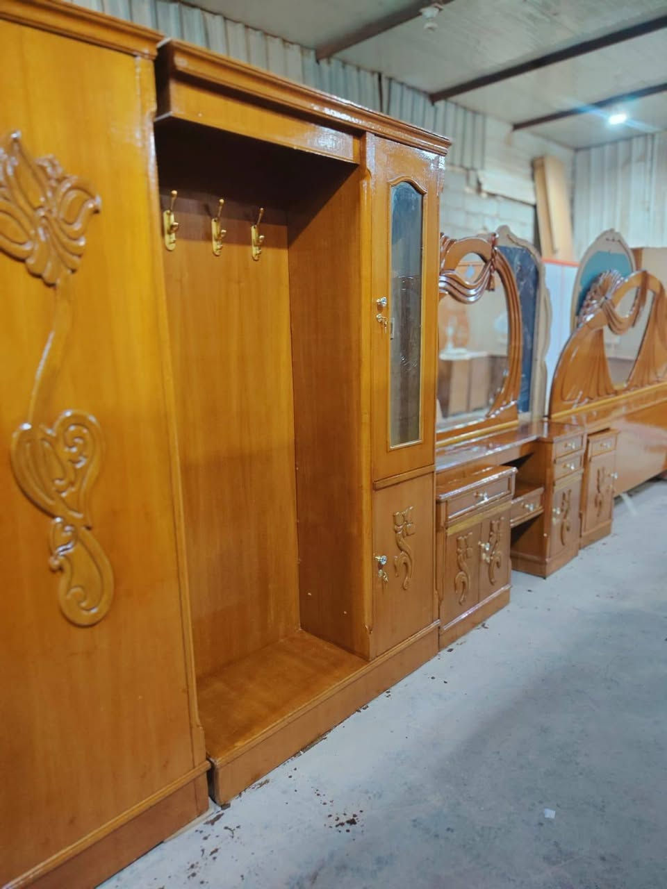 يالله
_غرفه نوم ام الخمسه تسكام
_نضافه 95بل ميه
_700وبيهه مجال _
_النجف حولي شارع 30 الثاني
_***********واتس
