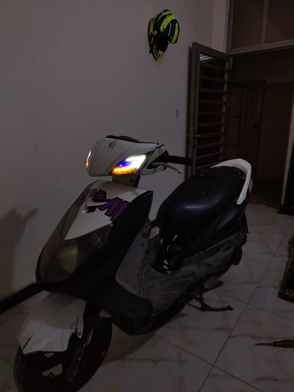 السلام عليكم سكنس فحل مكينه 61 رياضي كور بصمه سلف رياضي اصلي ابو الترجيه صالنصه صجميه اصليه دراجه خير من الله نكره سلف بكل وكت شلعه ومعدل لاتنقيس ولاتبخير ولا وضوح الكفر لون ابيض وصبغتهن جماليه بيه اشاير لدات دراجه ناقصه بس ترايش وادامه للكلجات السعر 600 وبيهه مجال بسيط او مراوس حسب القناعه مكاني بغداد الدوره *********** واتساب فقط
