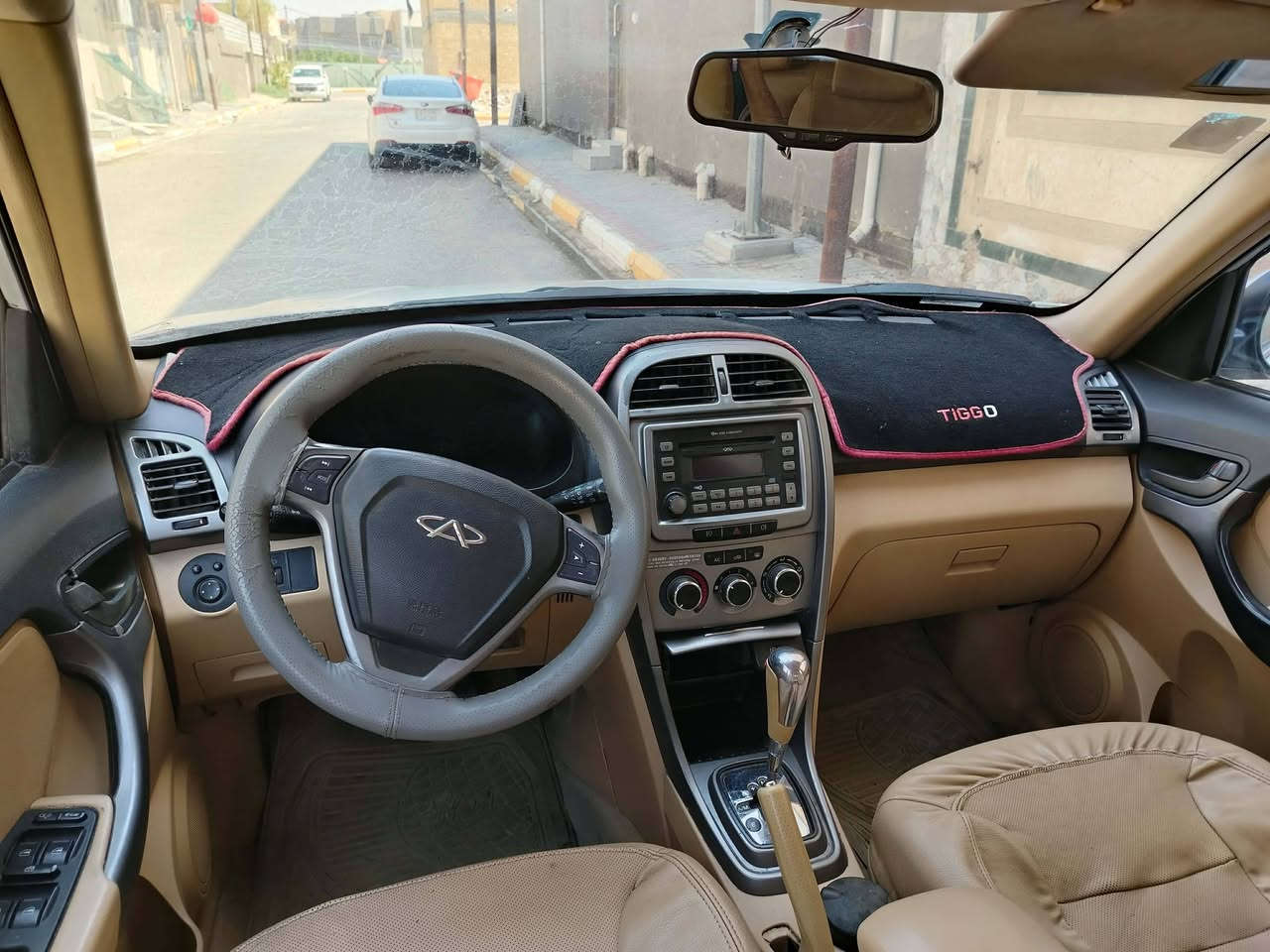 السلام عليكم
تيگو 2013 رقم مثنى بأسمي سيارة جاهزة من كلشي 

السعر 45$ وبي مجال

المواصفات 

تبريد ثلج❄️

تحكمات ستيرن 

فتحة سقف 

تدفئة كشنات☀️

تدفئة شغال 

حساسات خلفية 

مري كهرباء 

ماشية 152 ألف     

مكاني السماوة                   تواصل     ***********

أو ماسنجر
