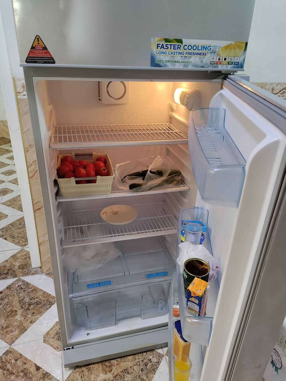 ثلاجة جديده صارله عشرين يوم يستغل 22قدم  سعر 650 الف بي مجال اشويه شراي يخابر *********** مكان فيلق كركوك, العراق
