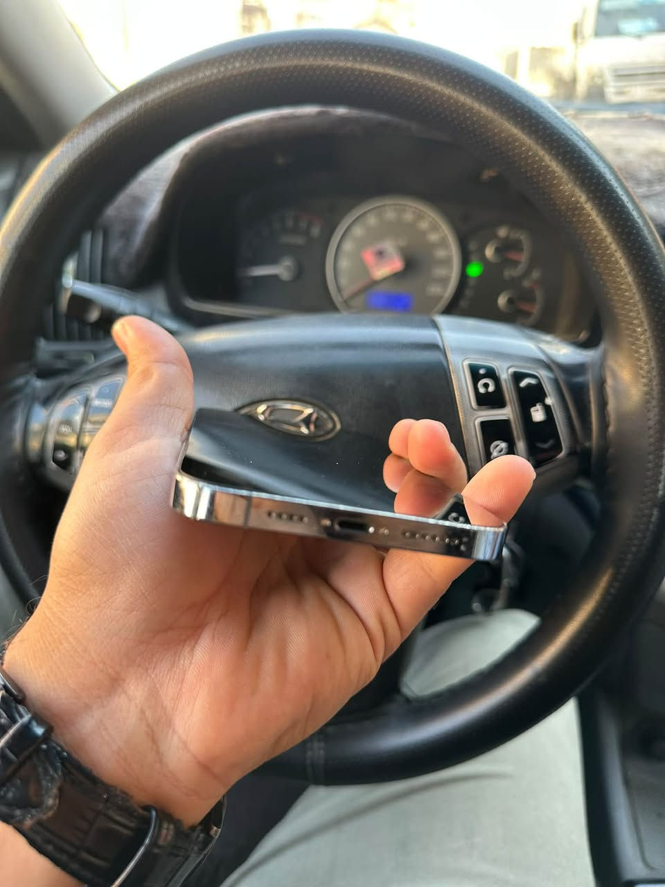 ايفون 13 برو ماكس
ذاكره 128
بطاريه 100
دبل سيم ZA
مبدل شاشه اصليه بصمه الوجه شغاله ب450 الف
***********

نص مكتوب في الصور:
- 10:22
- حول
- < iPhone
- الاسم
- < 26.6
- إصدار iOS
- iPhone 13 Pro Max
- اسم الطراز
- MLH73ZA/A
- رقم الطراز
- P4NM6MNXJC
- الرقم التسلسلي
- سجل تاريخ القطع والخدمة
- 0
- الأغاني
- الفيديوهات
- 4
- الصور
- 128 غ.ب.
- السعة
- 109.22 غ.ب.
- متوفرة
- 28:EA:2D:5E:E3:EB
- عنوان Wi-Fi
- 28:EA:2D:63:E0:16
- Bluetooth