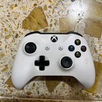 xbox one Sللبيع ويا ستيرن سعر 200  حيل نظيف ما مساحة واحد تيرا وبي مجا...