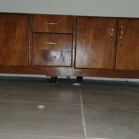 بيع مستعجل كنتور خشب ٦بوب وملحق بس البوب مامشدوده اخو الجديد ب١٠٠ بي م...