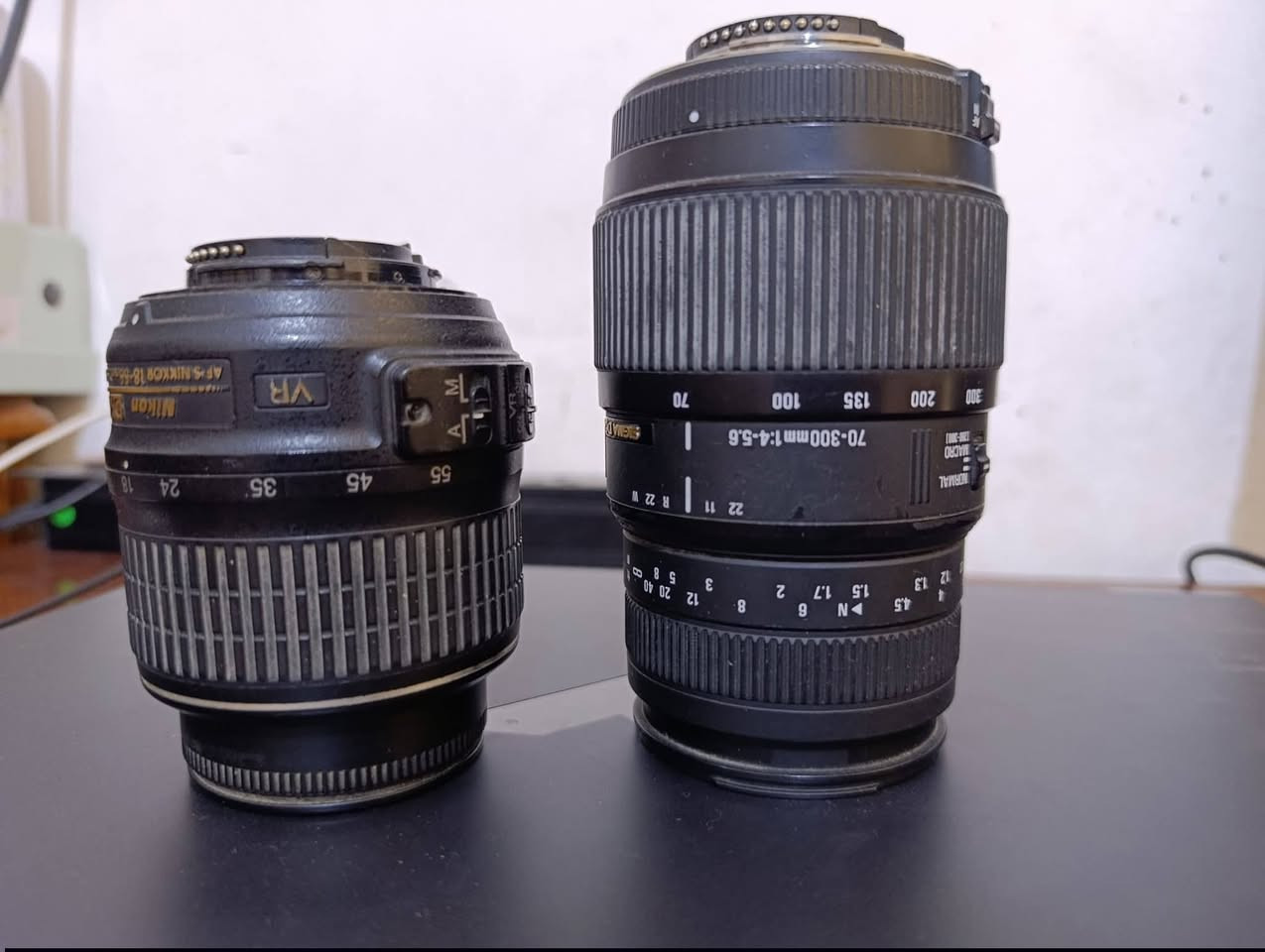 نيكون 7000D كامره نظيفه ويها عدسه 70-300 عدسه رياضيه صور كلش حلوه والسعر هاذ رقم ***********

