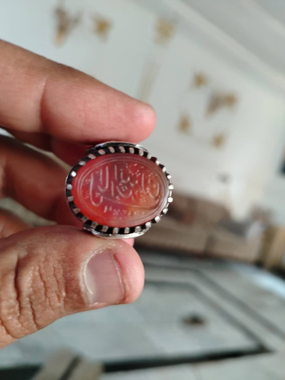 يماني قديم وخط قديم.
خط عكسي يا اسد الله الغالب 
قياس الخاتم 24
حجم الحجر 2 سانتيم 
وزنه وسط تقريبا 20 اقل 
السعر 75 الف  
***********
