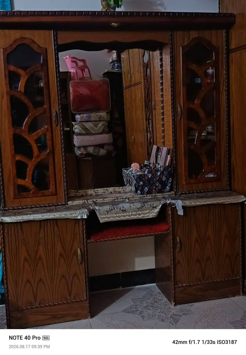 غرفه نوم للبيع
السعر 800 وبيه مجال الاتصال عل ***********
